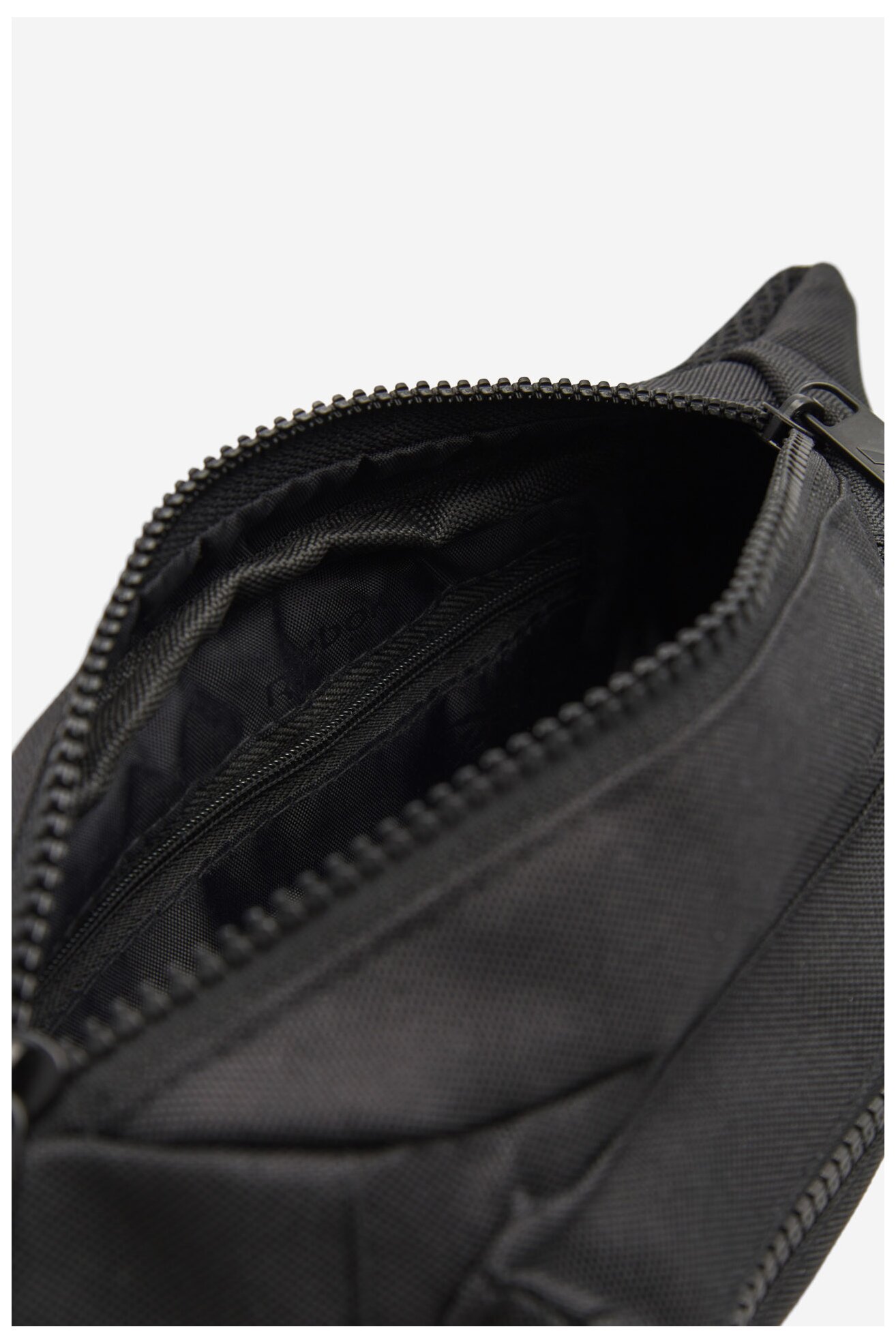 Kézitáska Reebok RBK-002-CCC-05 FEKETE