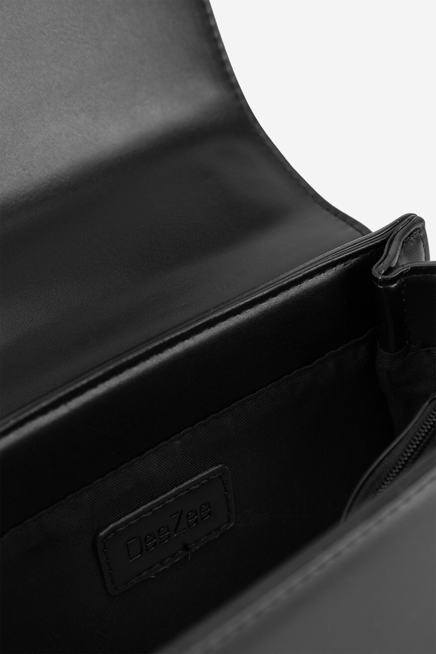 
                Дамска чанта DeeZee ЧЕРЕН - 5905588816669