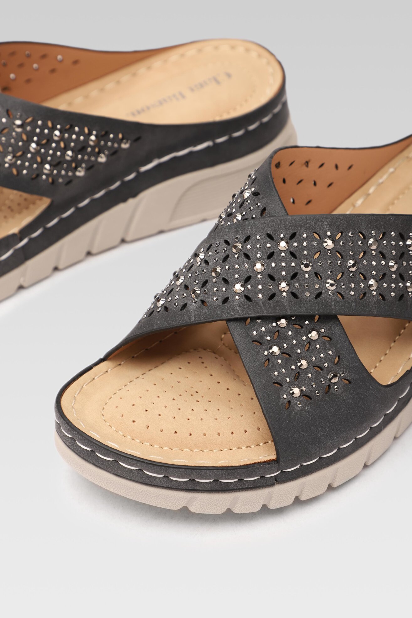 Klapki Clara Barson WS8054-02 Czarny