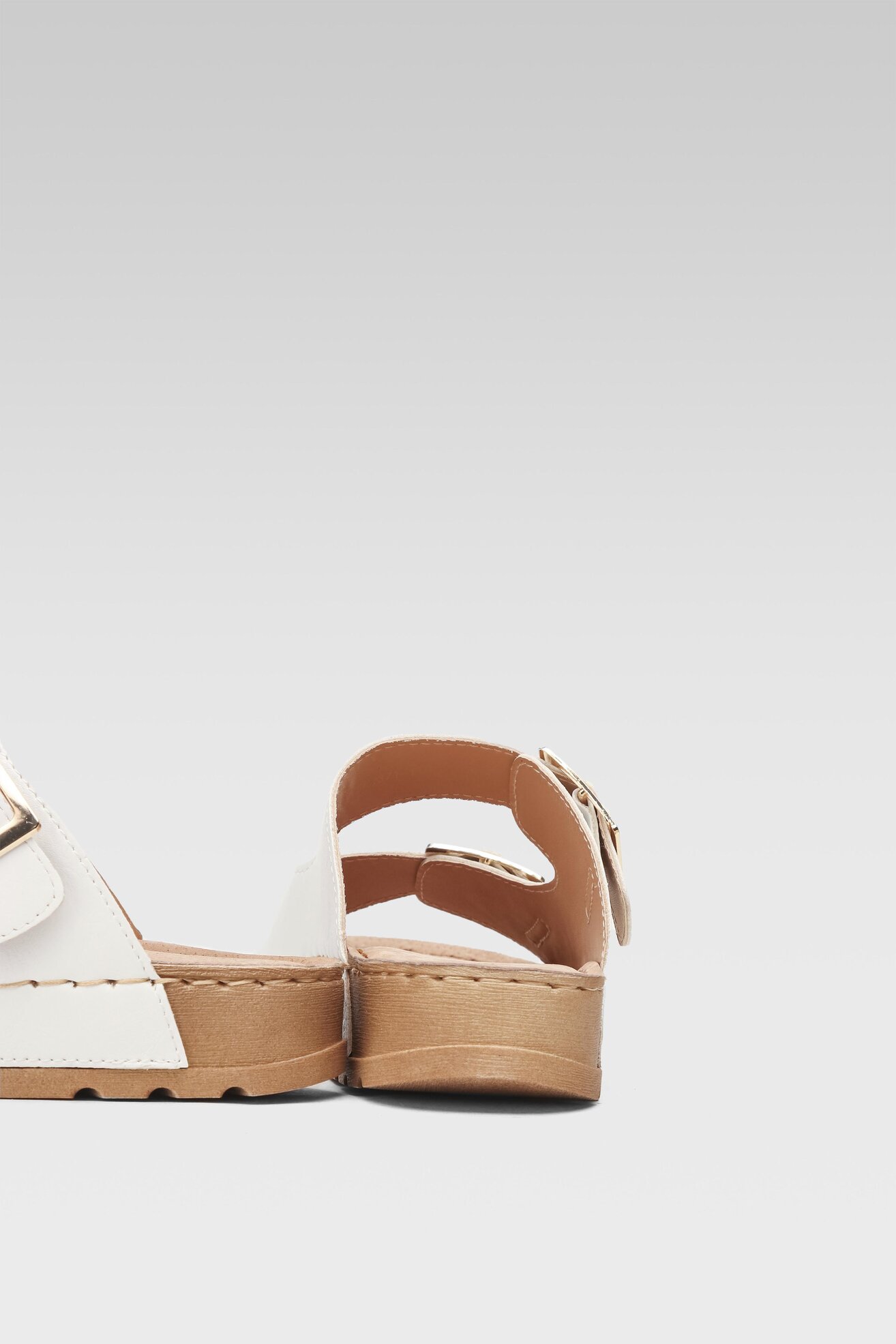 Klapki Clara Barson TOVAH WFA2371-1 Biały