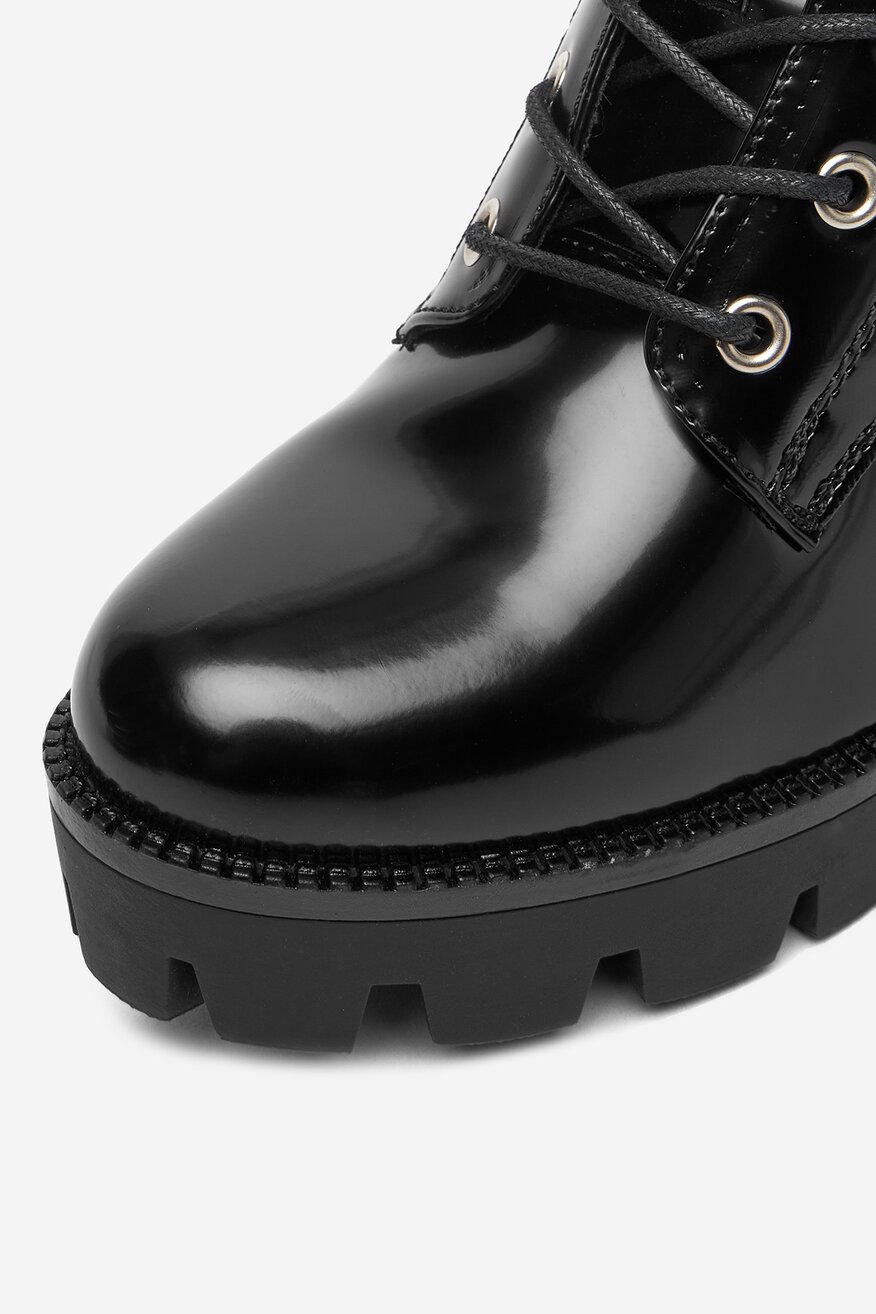 
                Боти DeeZee ЧЕРЕН - 5904410589375