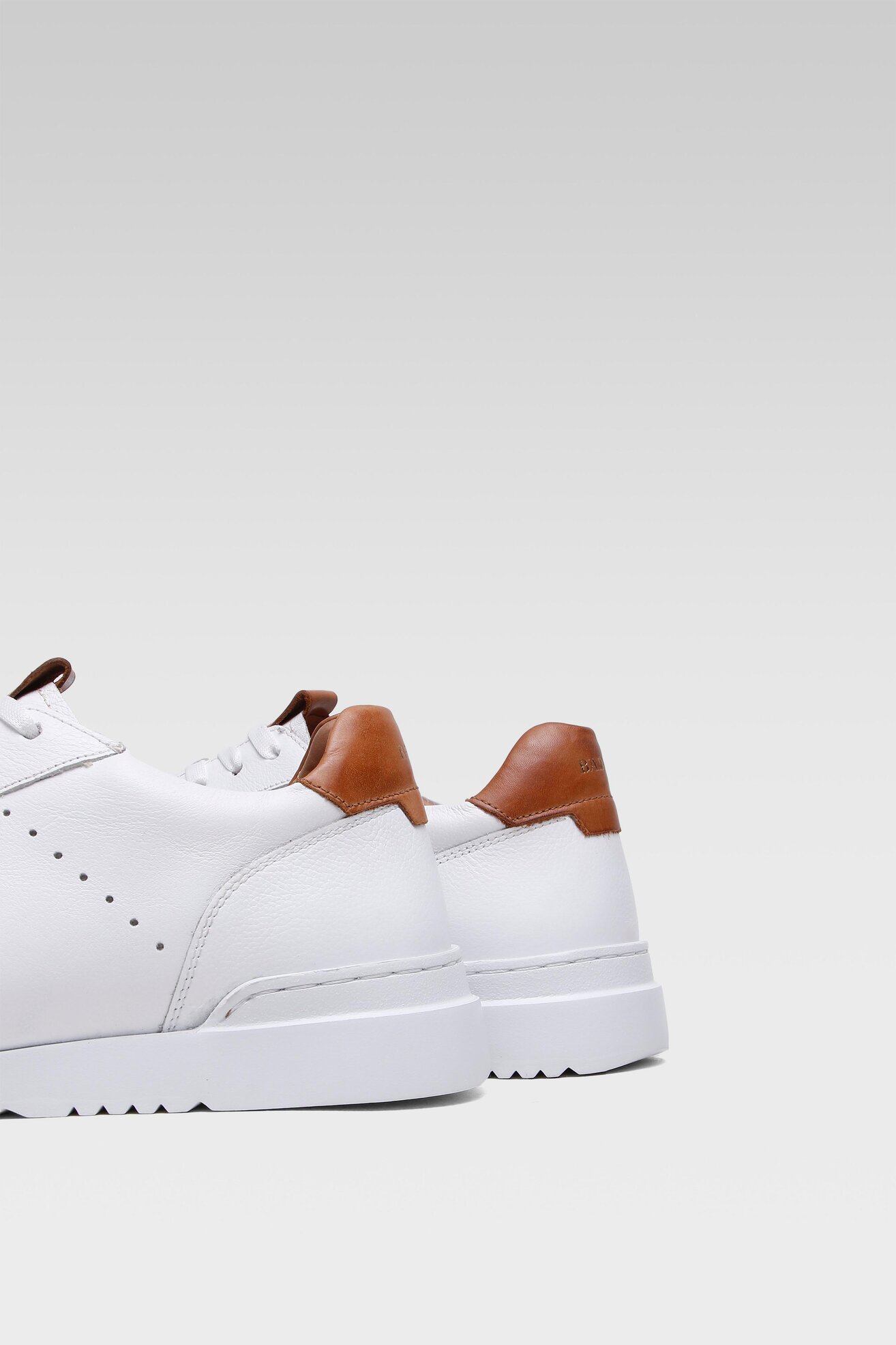 Półbuty Badura MI08-C851-847-08 Biały