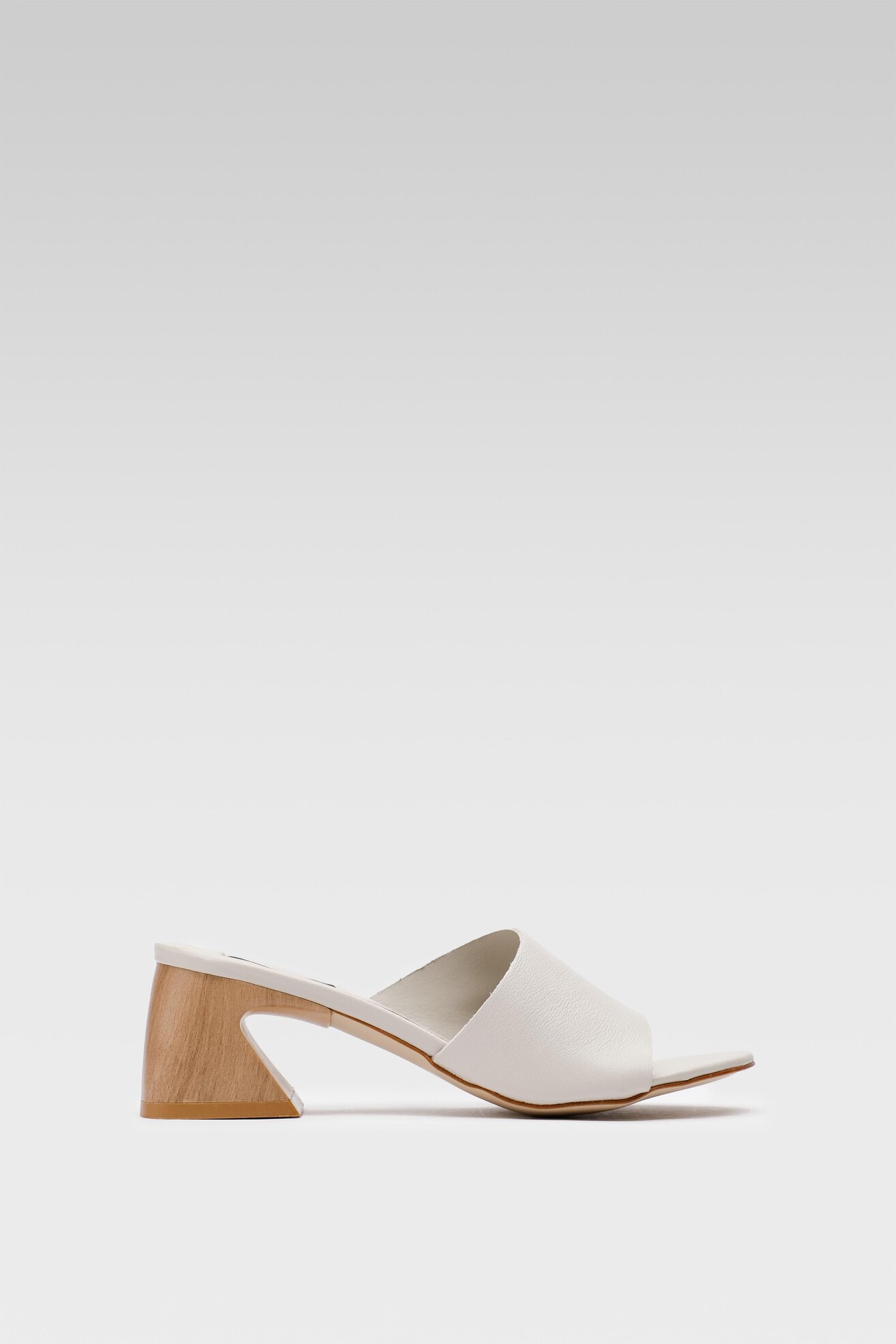 Klapki Gino Rossi U689 Biały