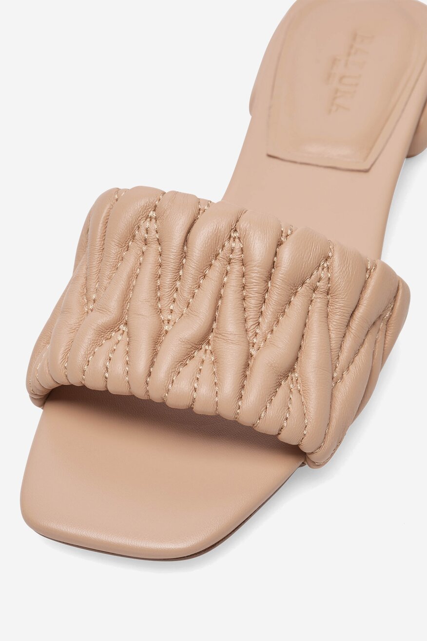 
                Шльопанець Badura БЕЖЕВИЙ - 5905588374626