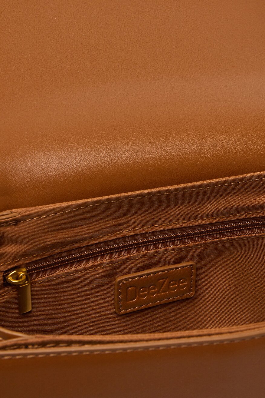 
                Сумка З Ремінцем DeeZee КОРИЧНЕВИЙ - 5904410892871