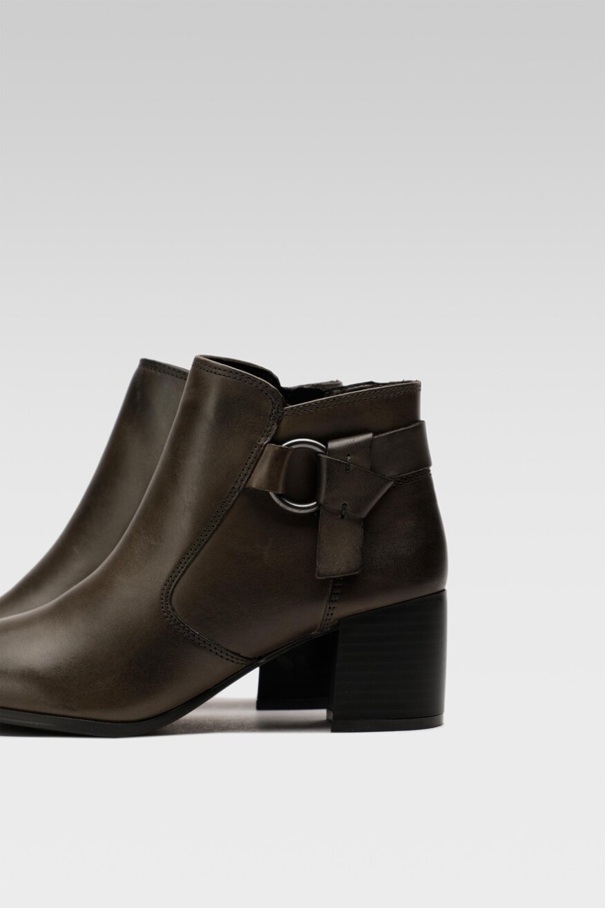 
                Lasocki - Skórzane botki khaki - 5904862162270