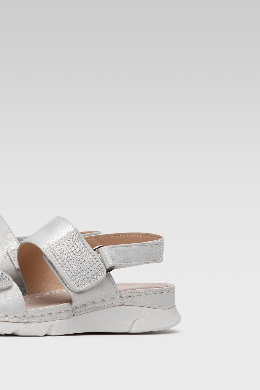 
                Clara Barson - Sandały z aplikacją srebrne - 5904248668846