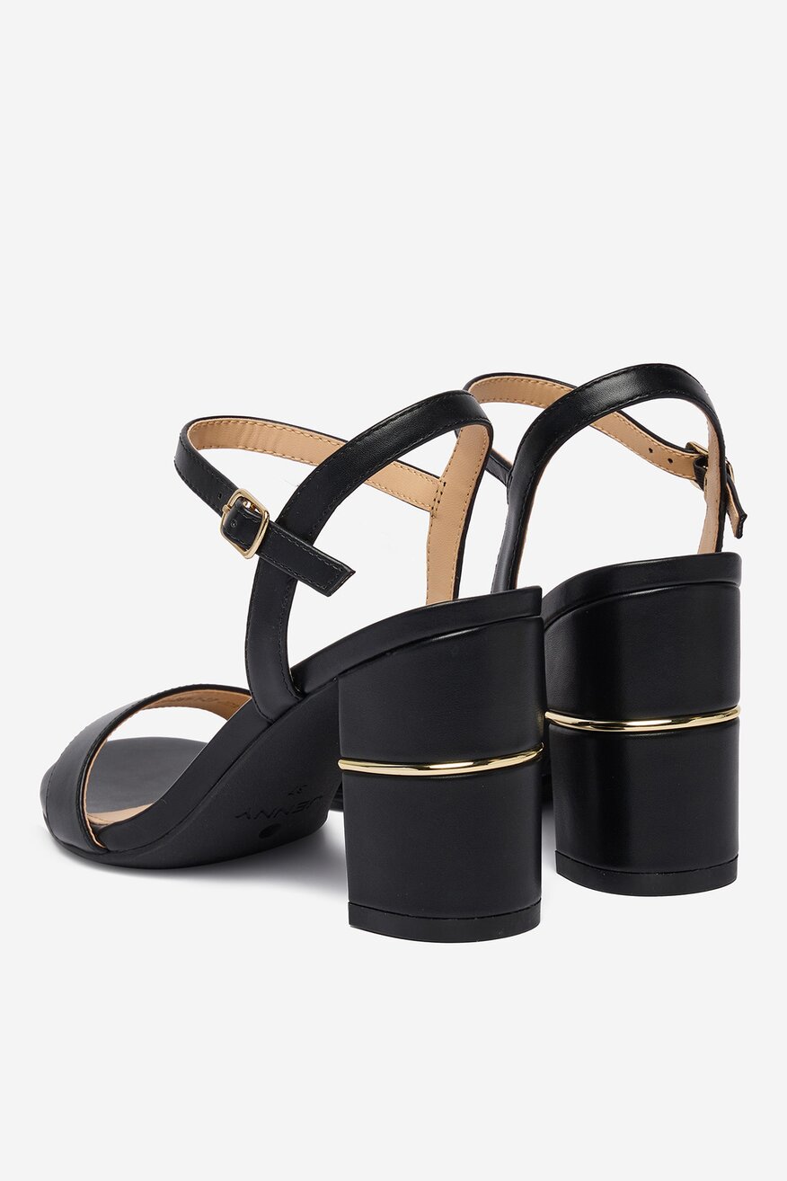 
                Сандалі Jenny ЧОРНИЙ - 5906751731604