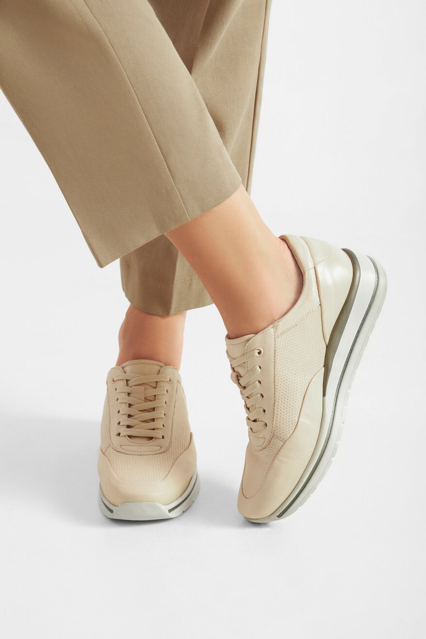 
                Lasocki - Sneakersy skórzane na koturnie - 5904862643229