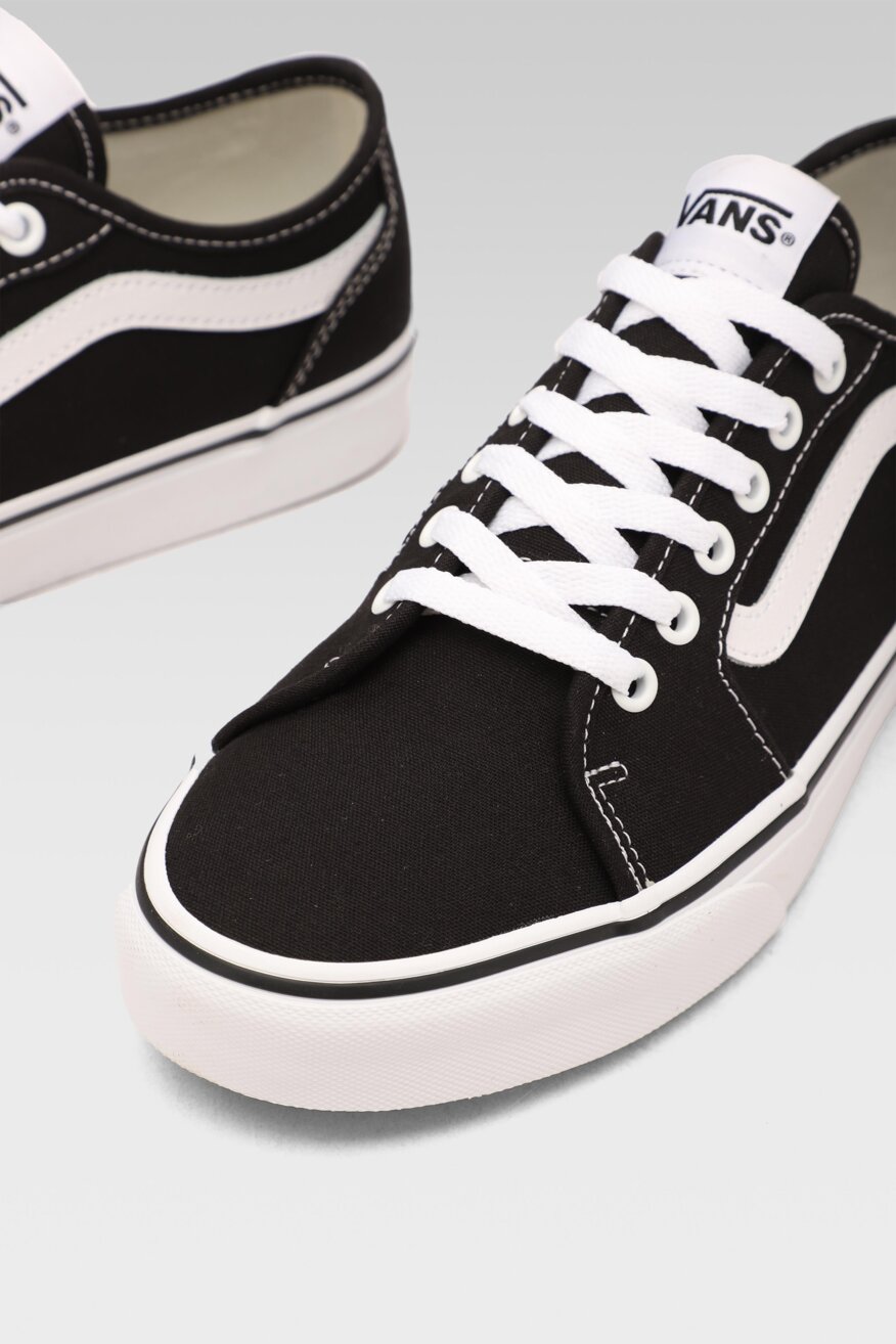 
                Vans - Trampki czarne sznurowane - 5903698699479
