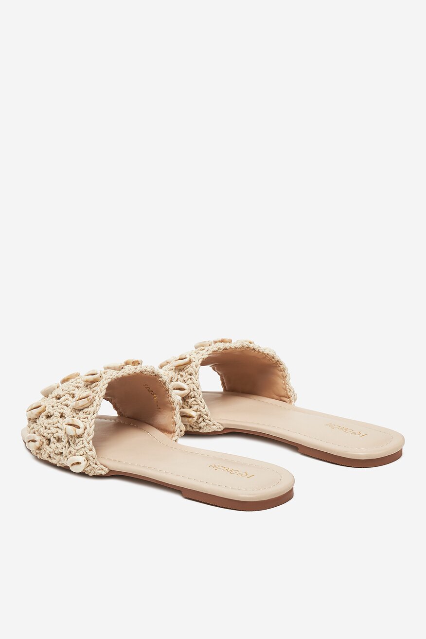 
                Шльопанець DeeZee БЕЖЕВИЙ - 5904410858006