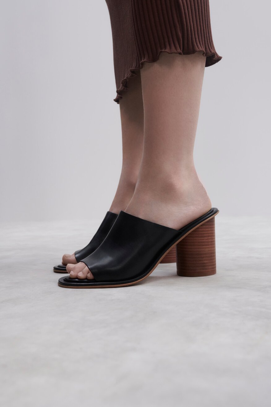 Gino Rossi - Skórzane klapki czarne - 5904862846385