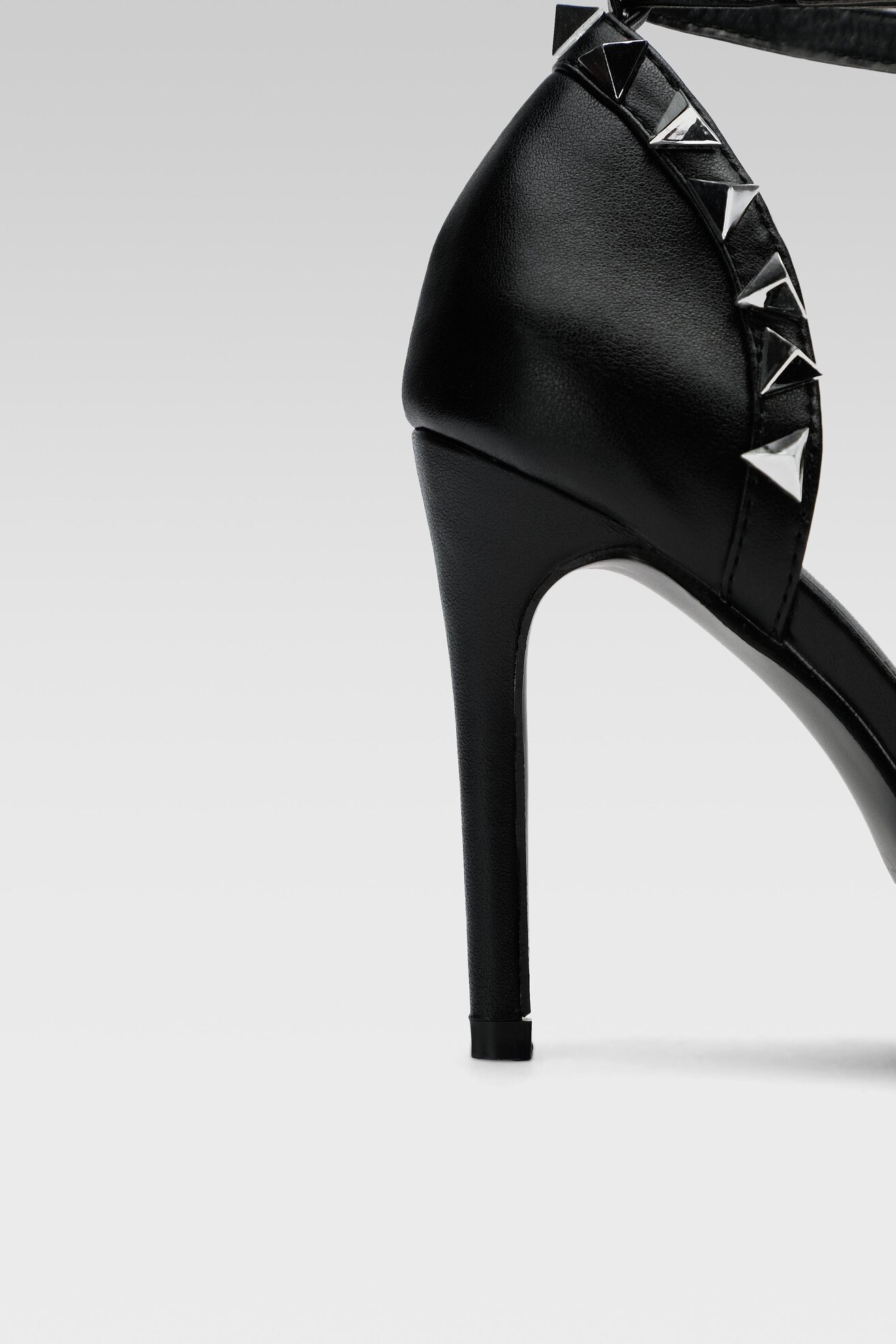 Czółenka Quazi F5304-88 Czarny