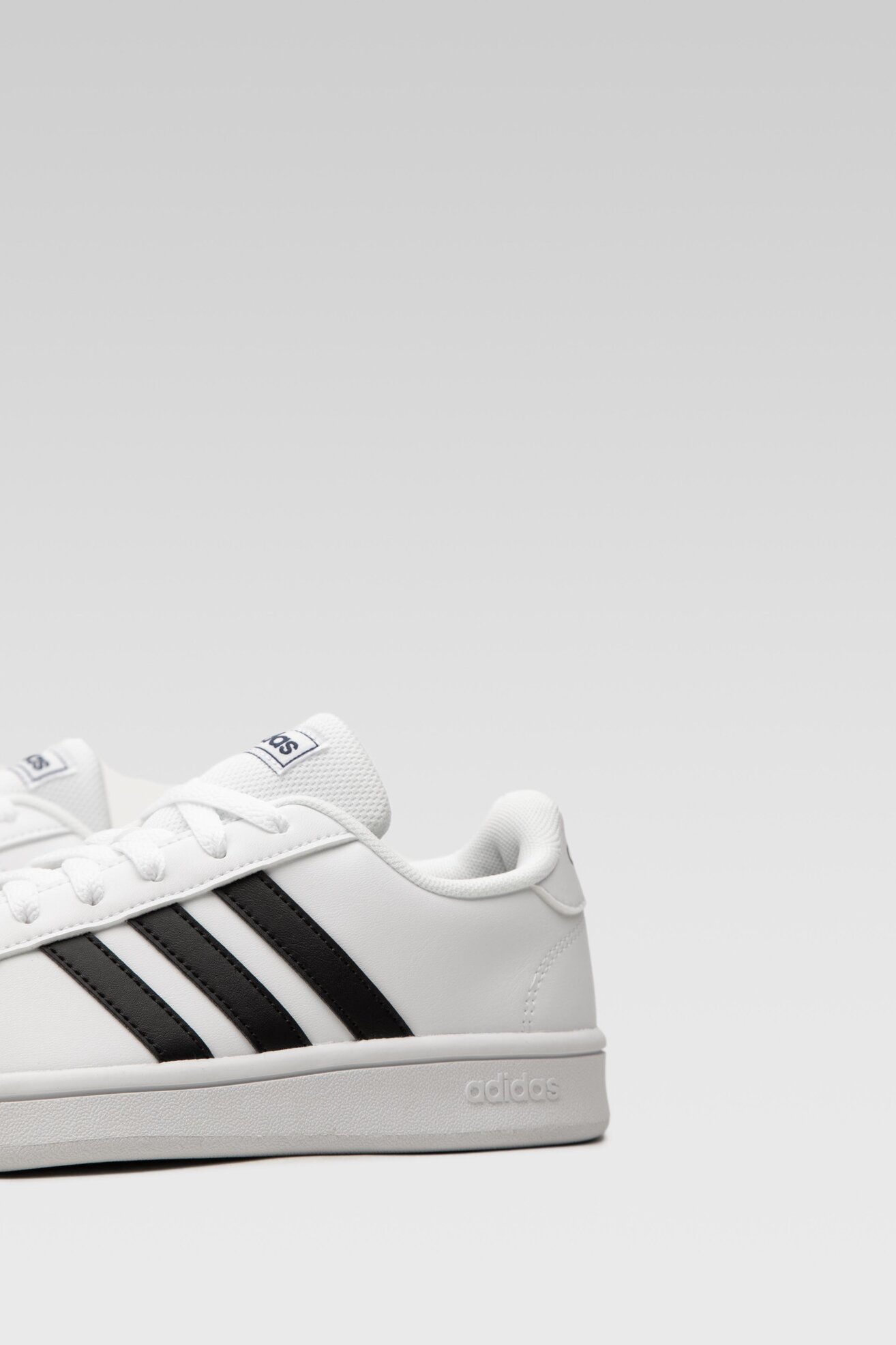 Obuwie sportowe adidas GRAND COURT BASE EE7904 W Biały