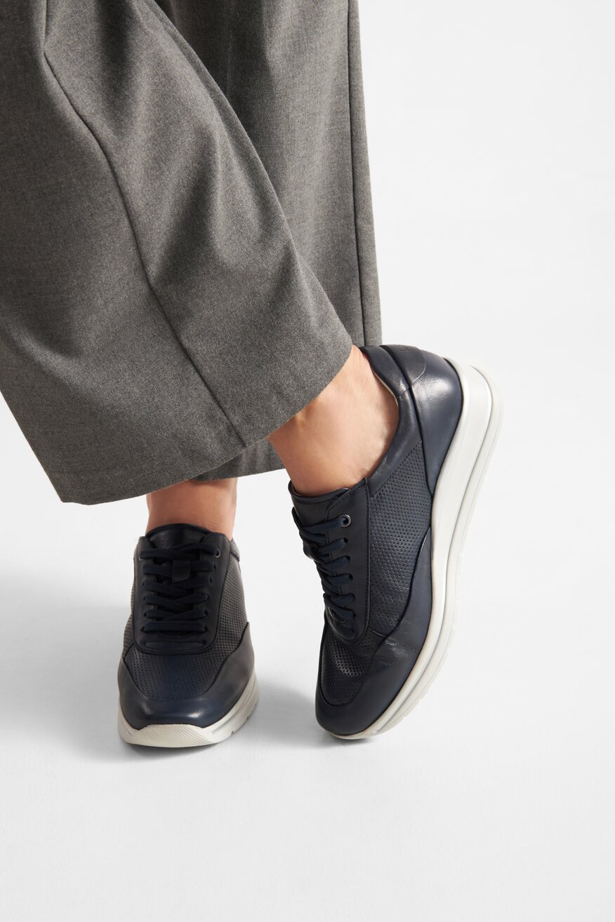 Lasocki - Sneakersy skórzane na koturnie - 5904862643366