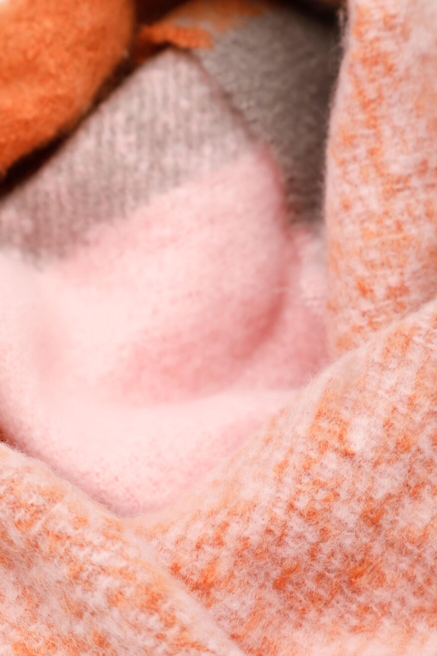 
                DeeZee - Szal z printem pomarańczowy - 5904862096773