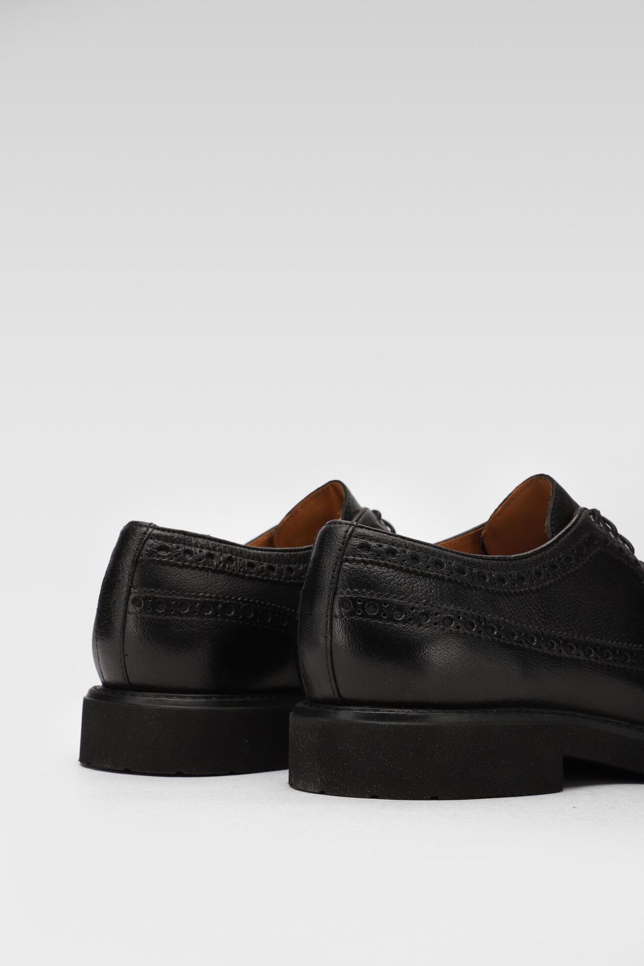 Półbuty Gino Rossi MB-MACAO-10 Czarny