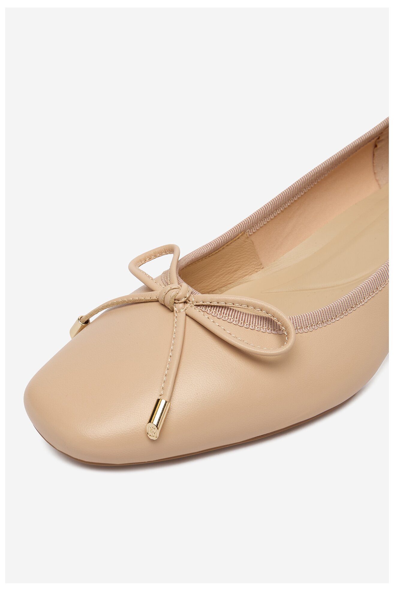 Елегантни обувки Gino Rossi C-XRY0508 БЕЖОВ