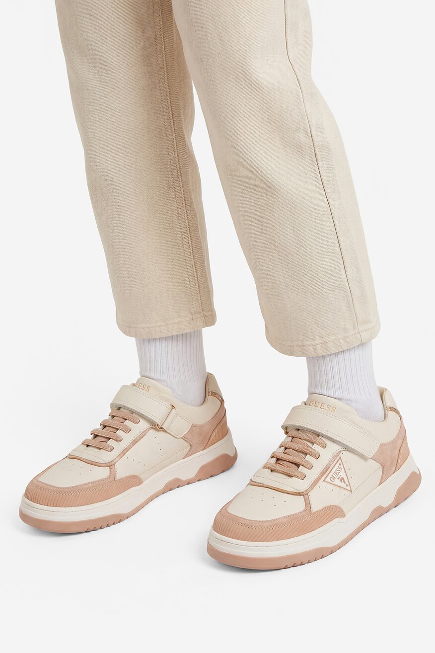 
                Кросівки GUESS БІЛИЙ - 5906751791967