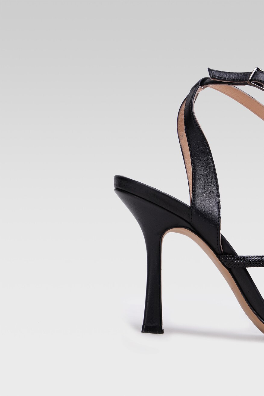 
                Badura - Sandały skórzane na obcasie - 5904248564391