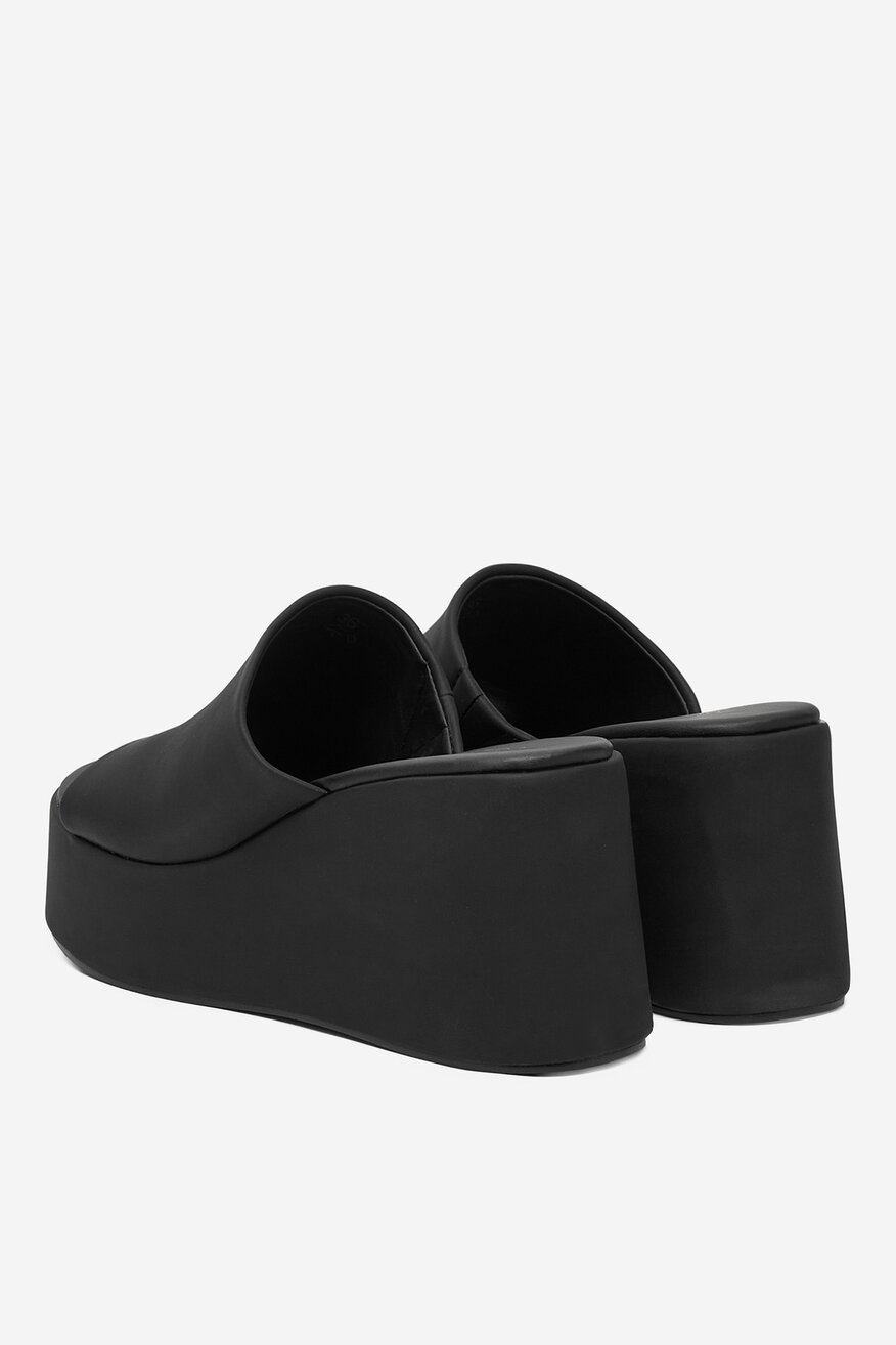 
                Flip-flop DeeZee FEKETE - 5906751070697