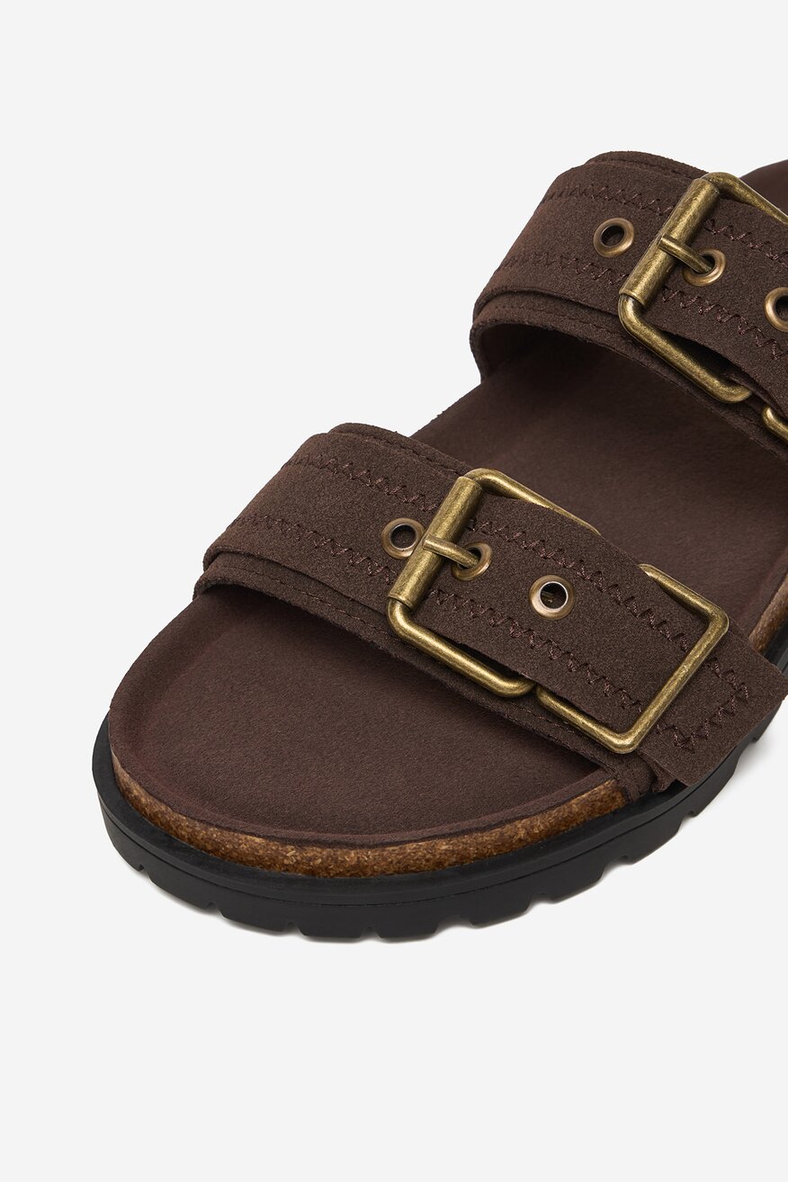 
                Шльопанець DeeZee КОРИЧНЕВИЙ - 5906751753200