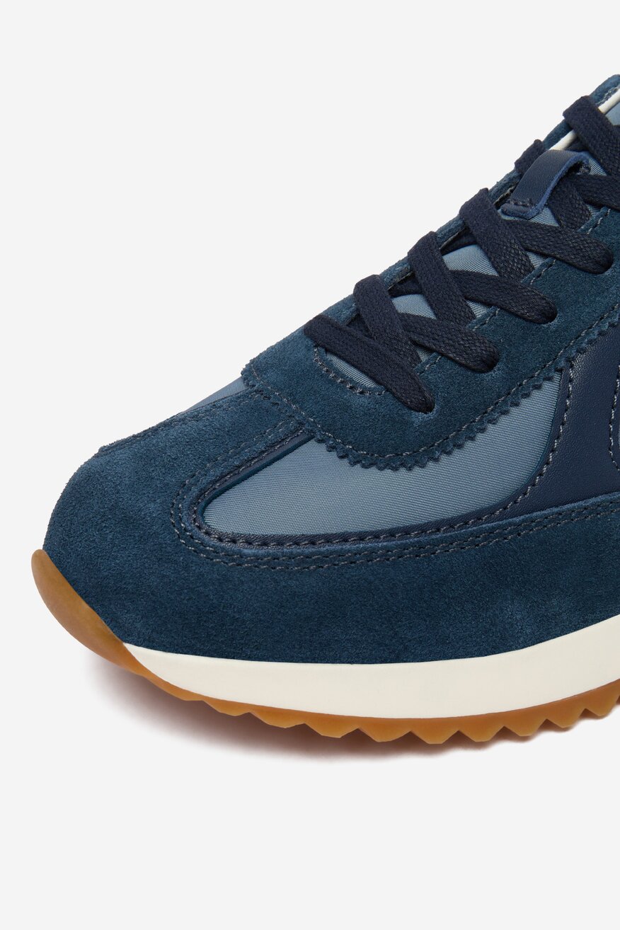 
                GUESS JEANS - Sneakersy skórzane - 5906751955604