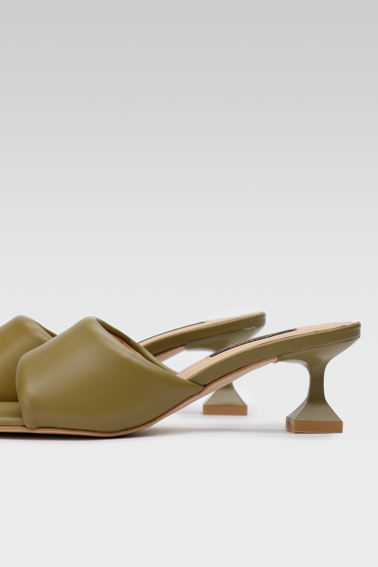 Klapki Gino Rossi 25350 Khaki