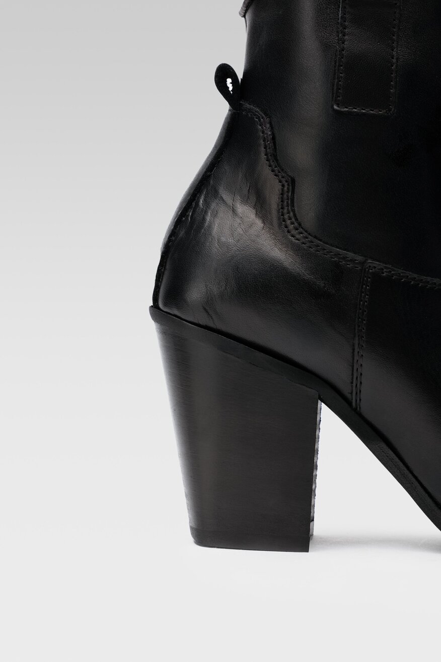 
                Badura - Skórzane botki czarne - 5904862444550