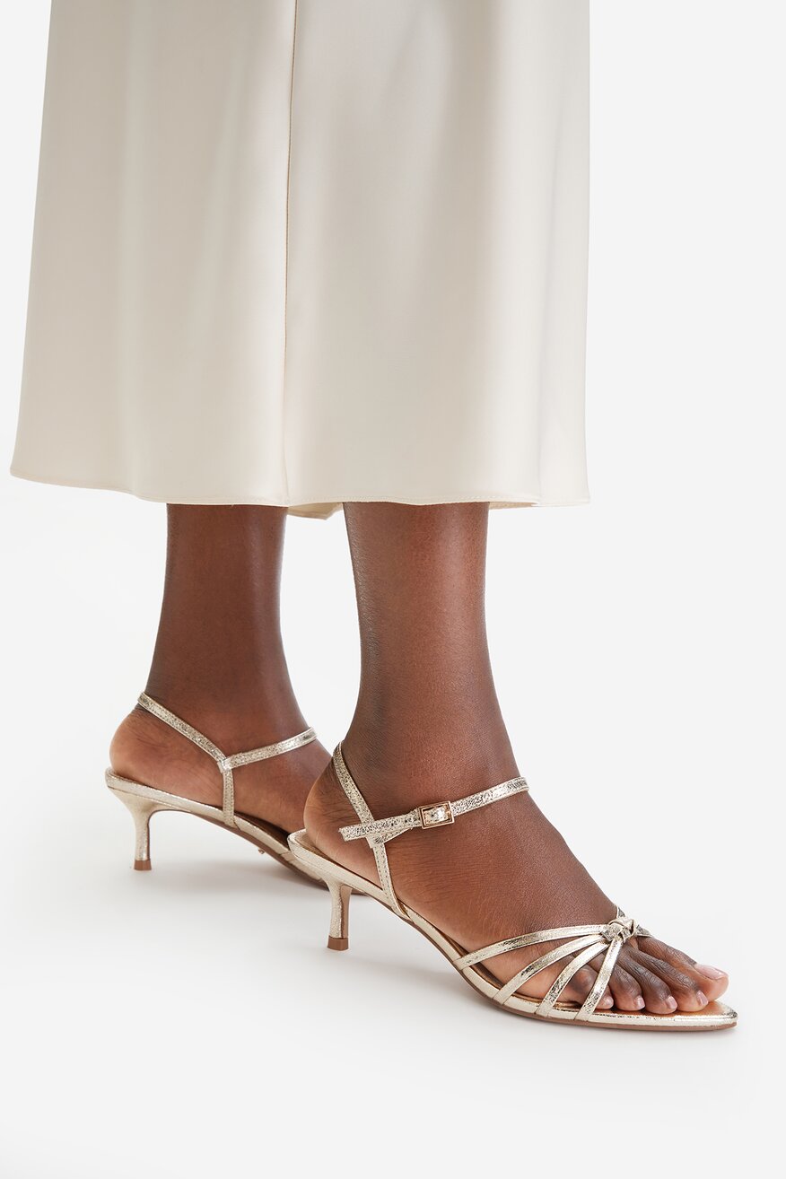 
                Сандали DeeZee ЗЛАТИСТ - 5906751838532