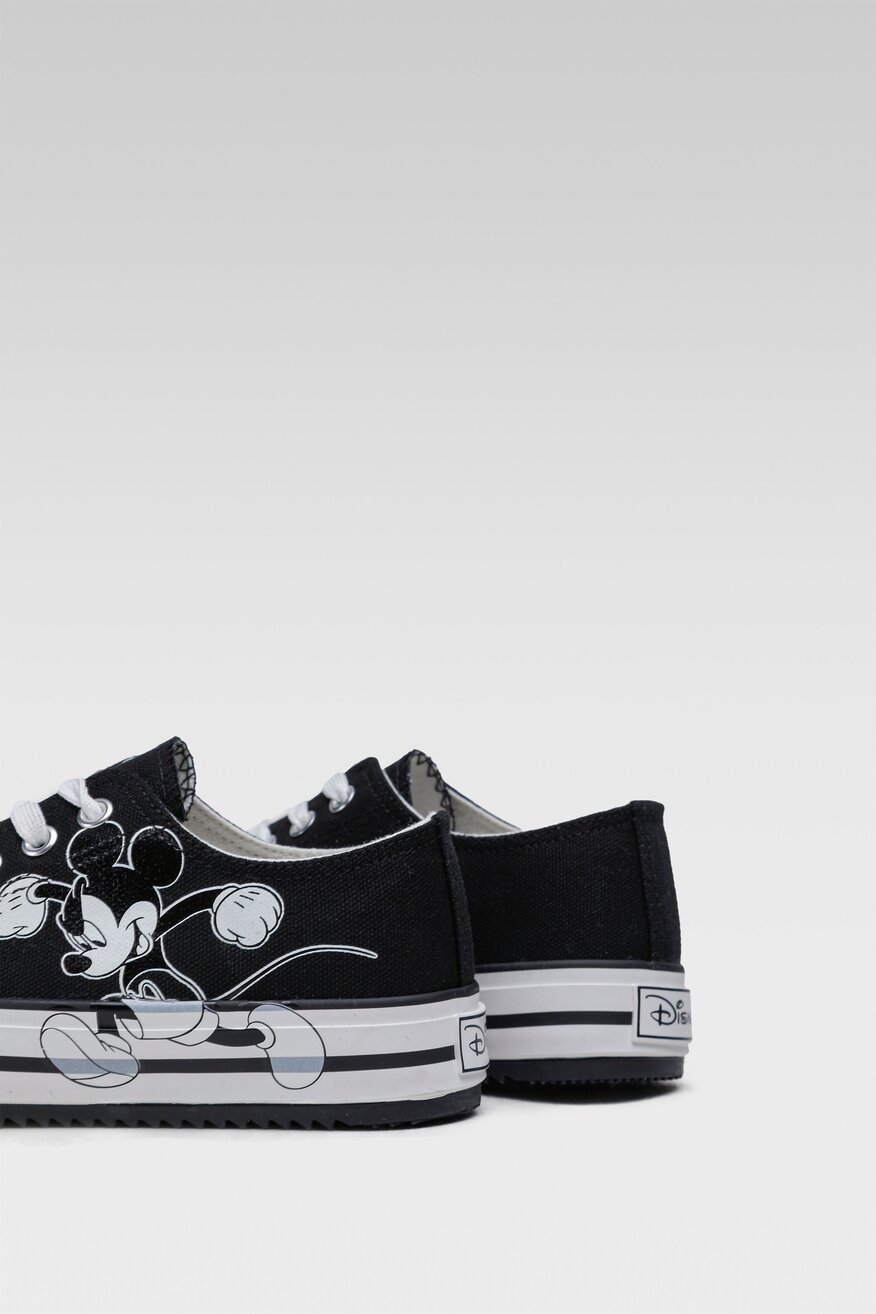 
                Mickey&Friends - Trampki z printem czarne - 5904248448608