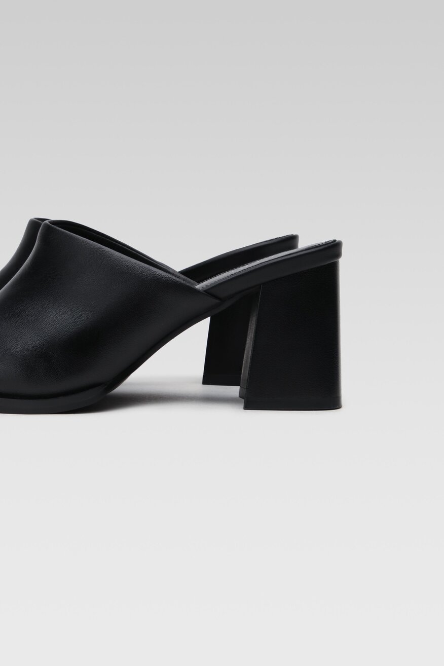 
                Sergio Bardi - Skórzane klapki czarne - 5904862579368