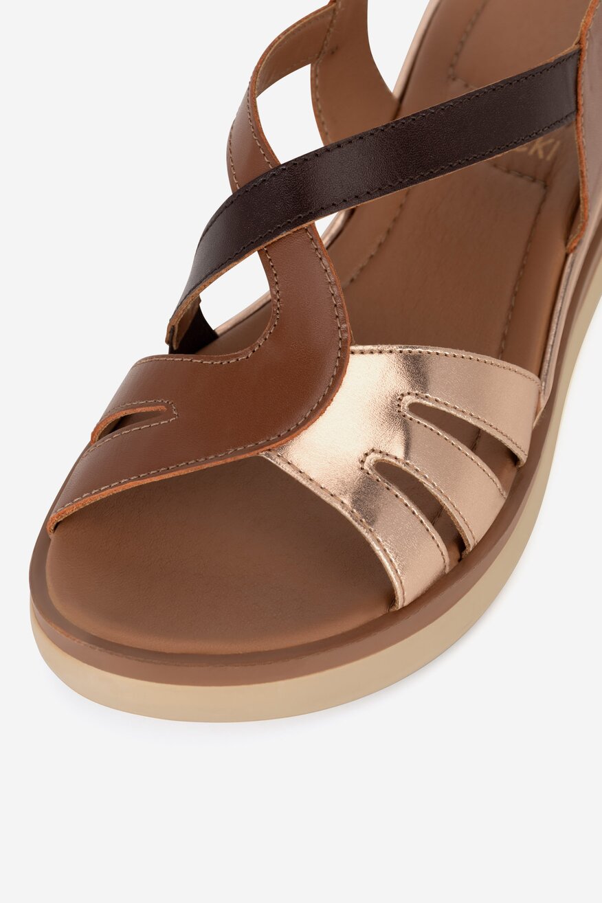 
                Lasocki - Sandały skórzane na koturnie - 5905588574149