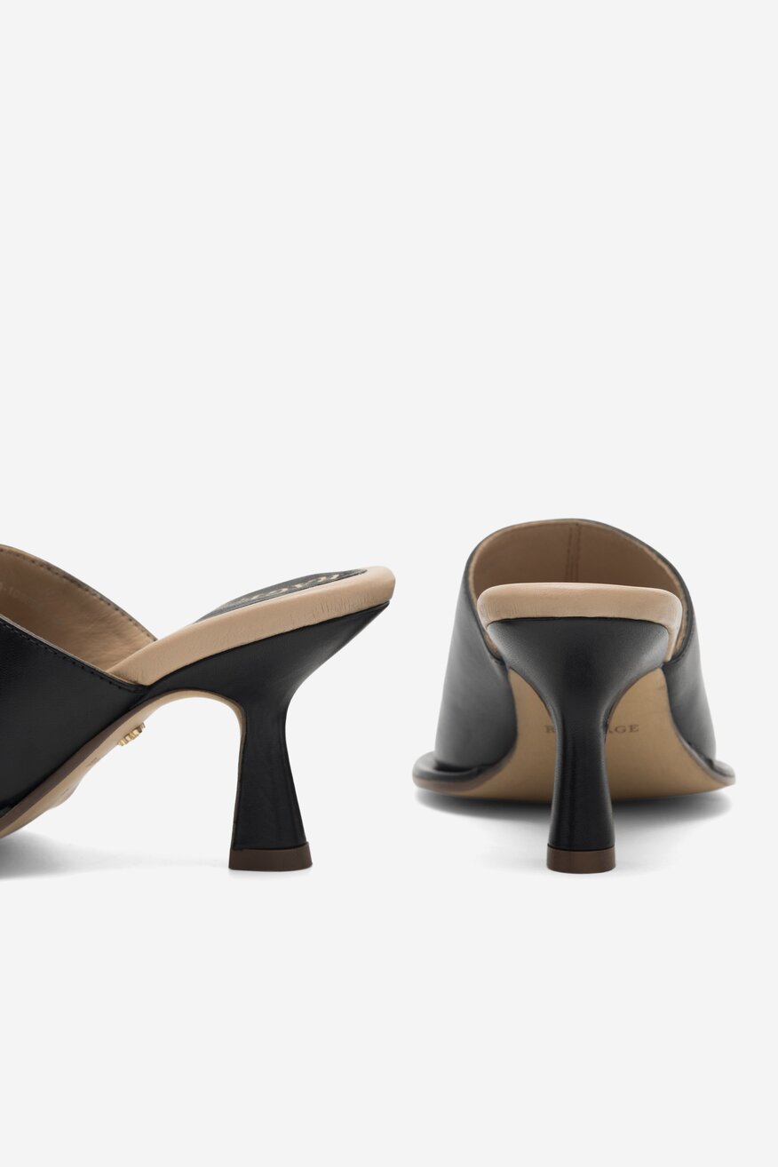 
                RAGE AGE - Skórzane klapki czarne - 5904862797045