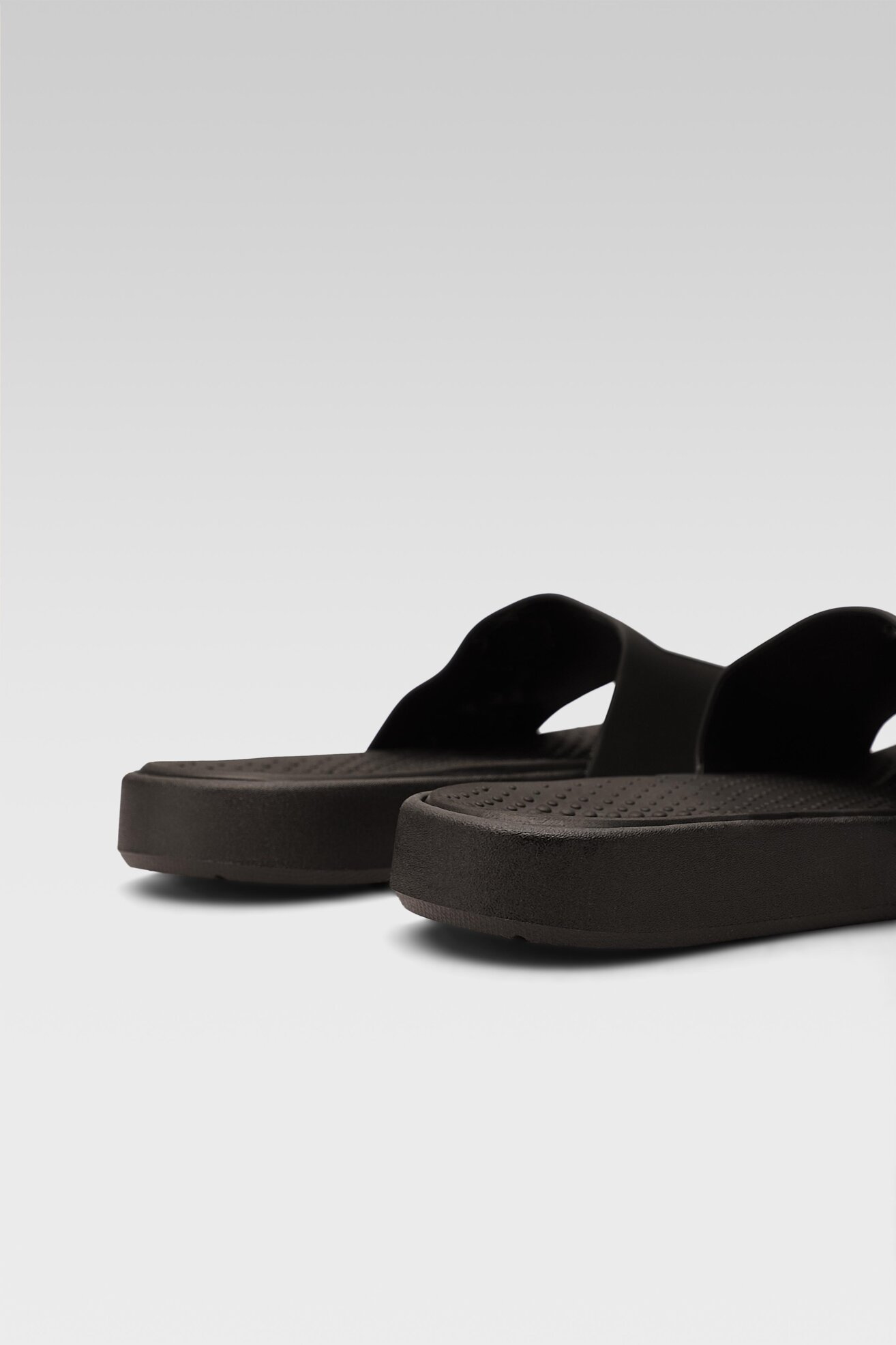 Klapki basenowe Coqui 7051-253-2200 Czarny