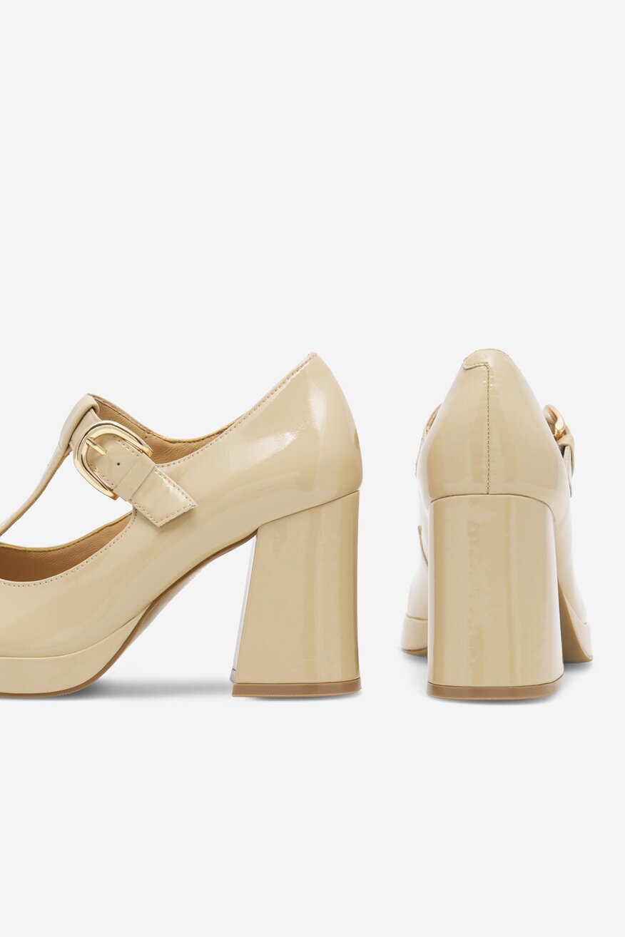 
                Körömcipő Sergio Bardi BÉZS - 5905588354444