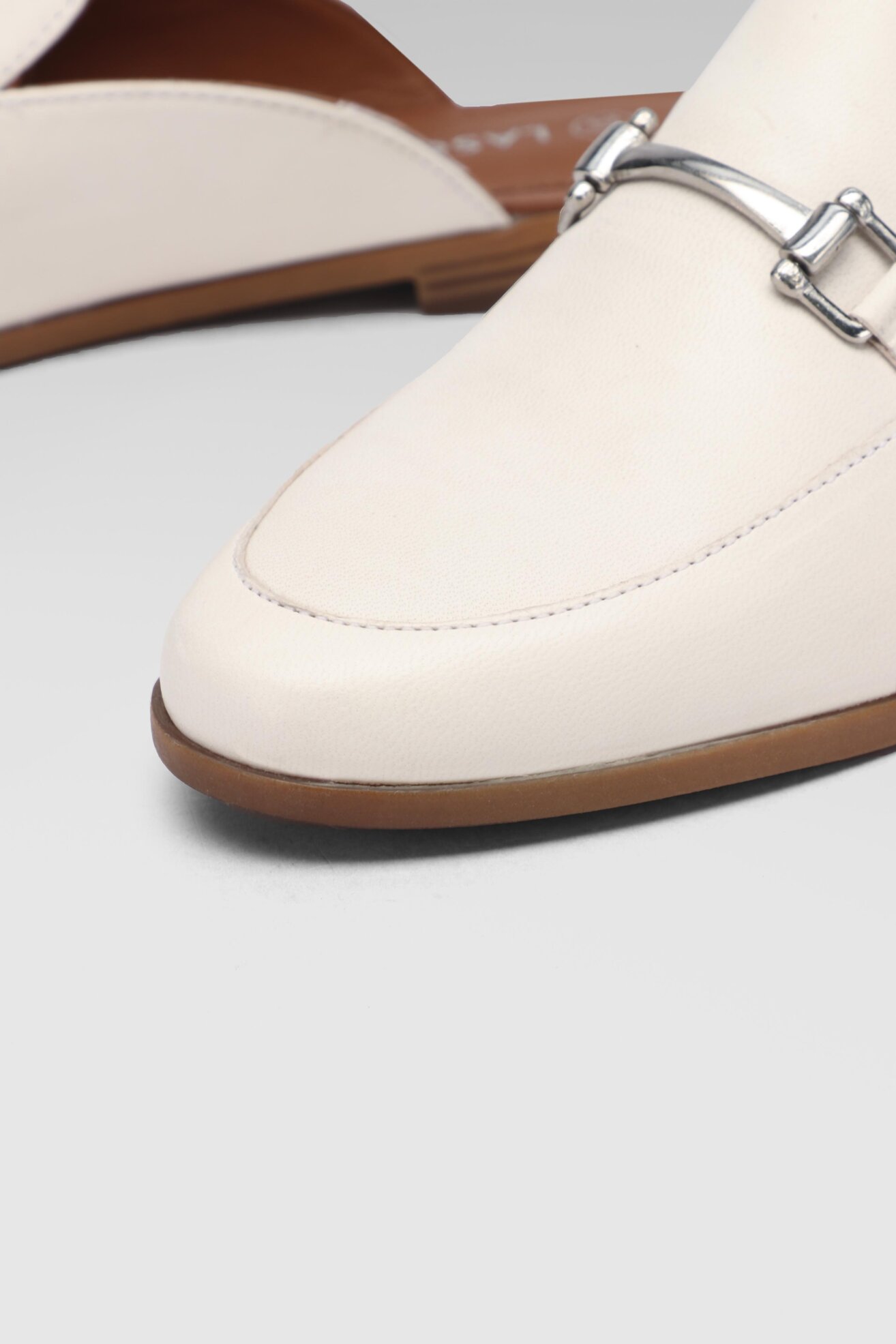 Klapki Lasocki WI16-219546-02 Biały