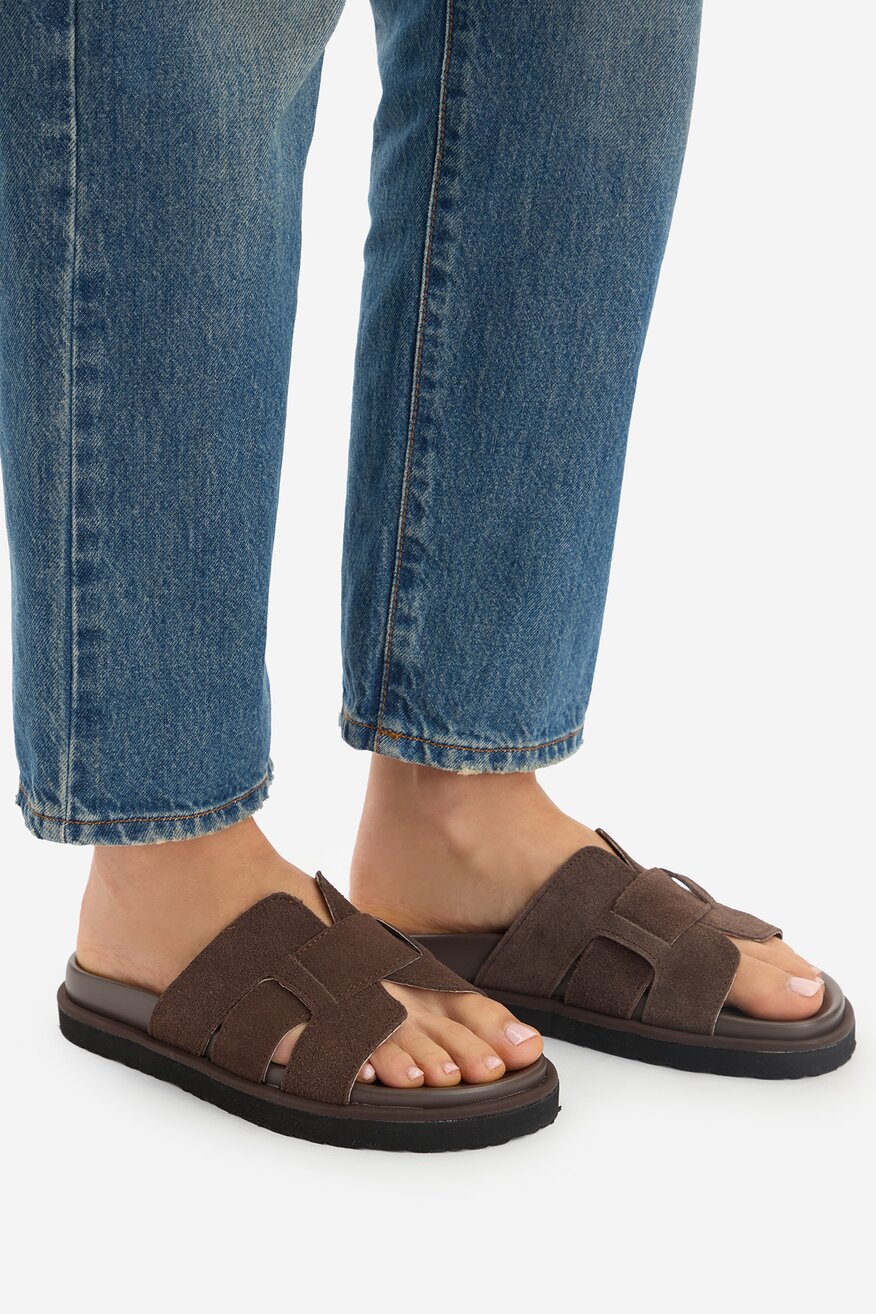 
                Klapki Gino Rossi - Klapki zamszowe Brązowy ciemny - 5906751927052