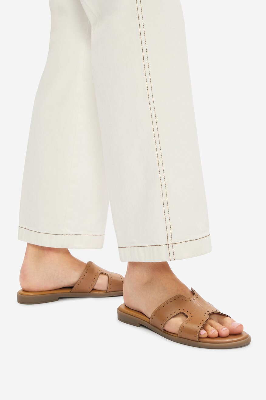 
                Шльопанець Lasocki ВЕРБЛЮЖИЙ - 5903698603674