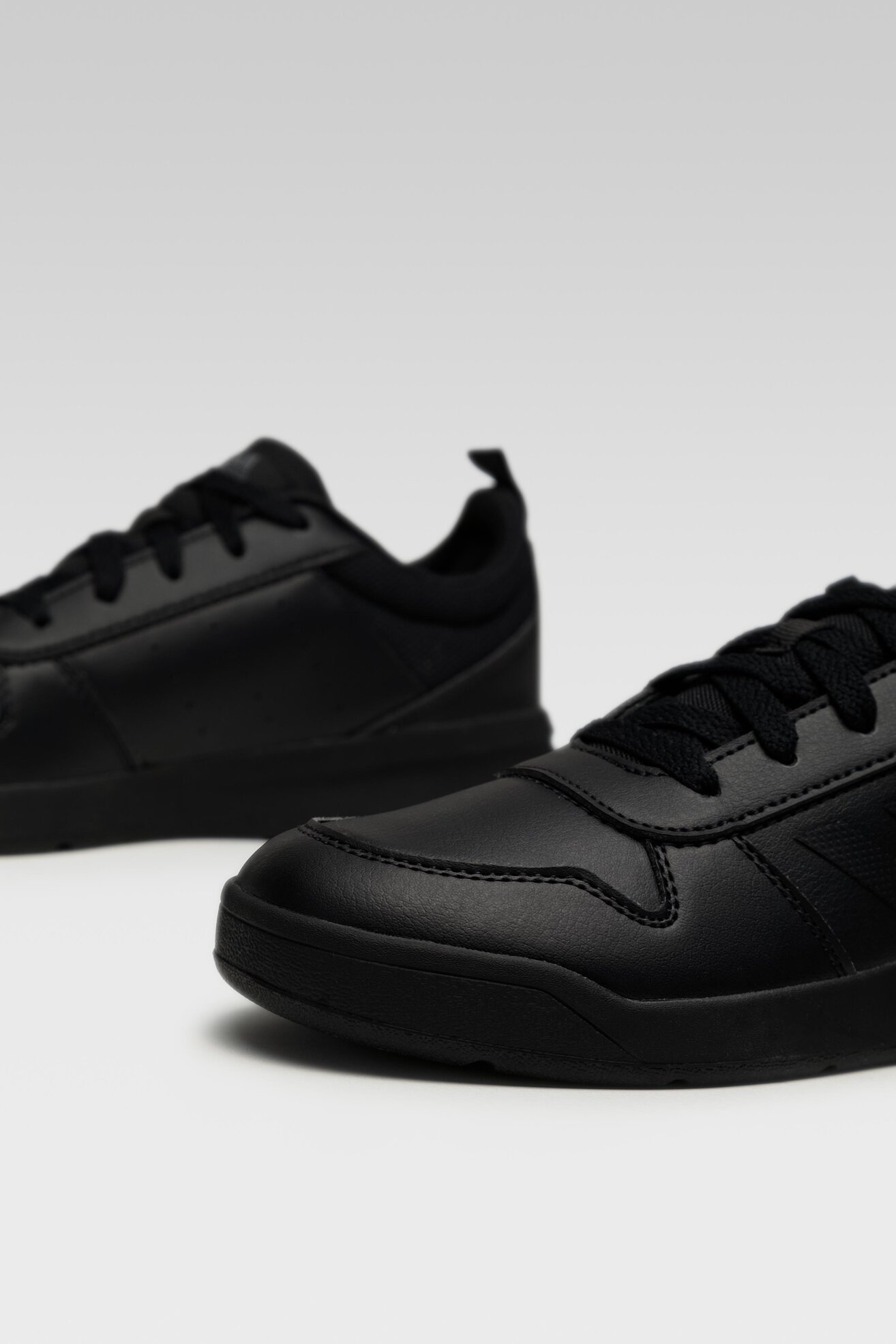 Obuwie sportowe adidas TENSAUR K S24032 Czarny