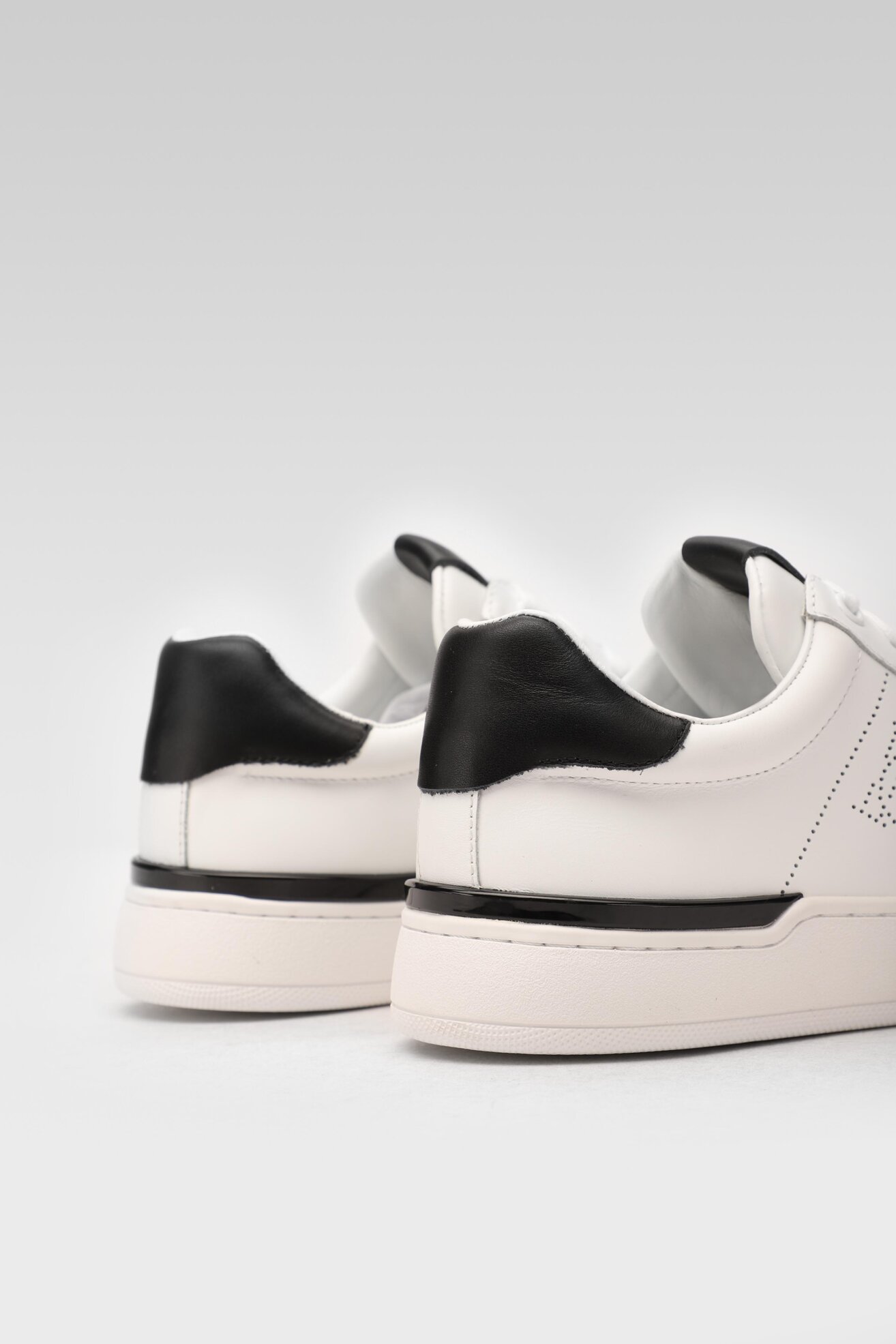 Półbuty Gino Rossi Sport 2068-1-4 Biały