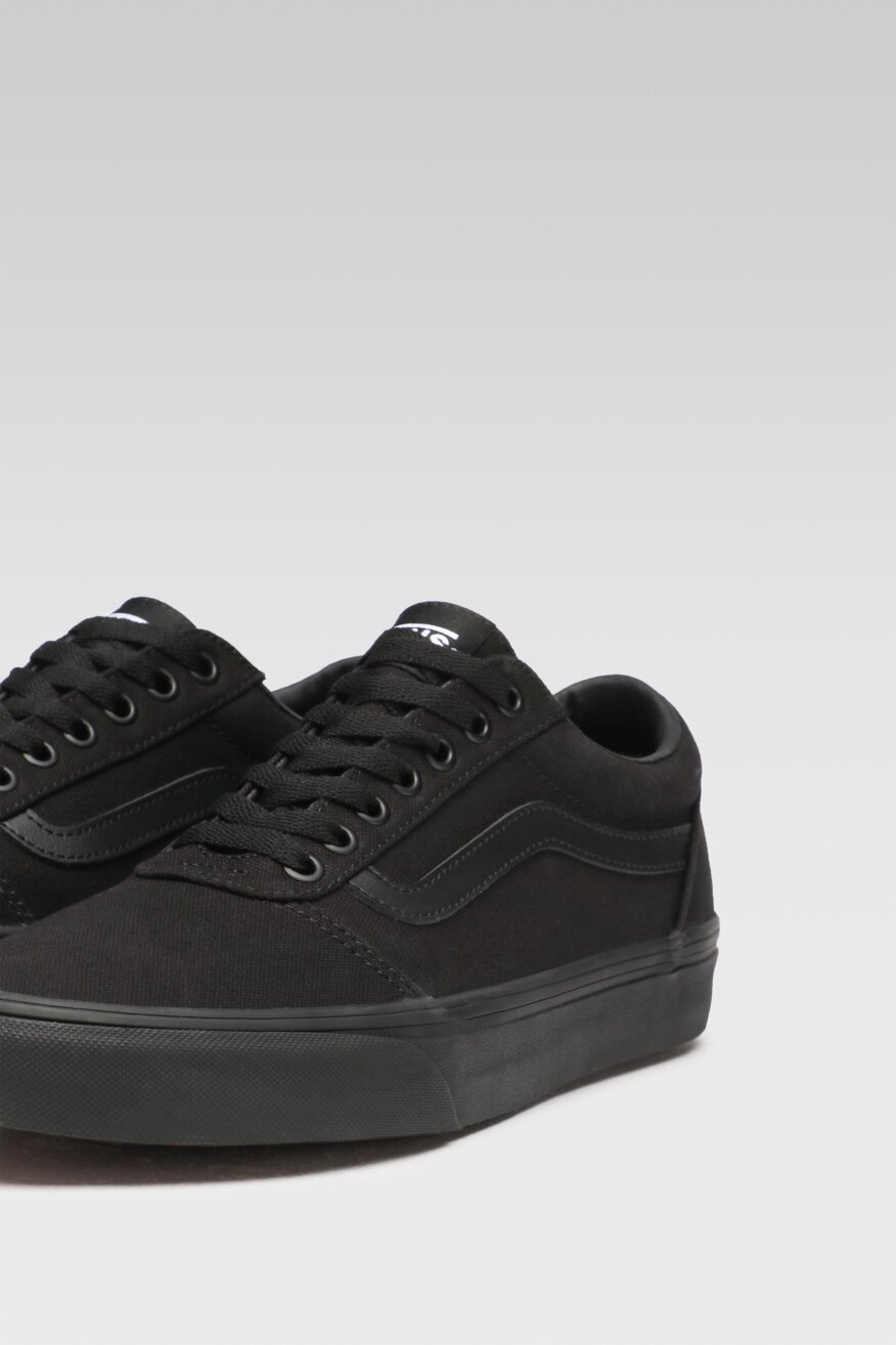 
                Vans - Trampki czarne sznurowane - 5903698698984