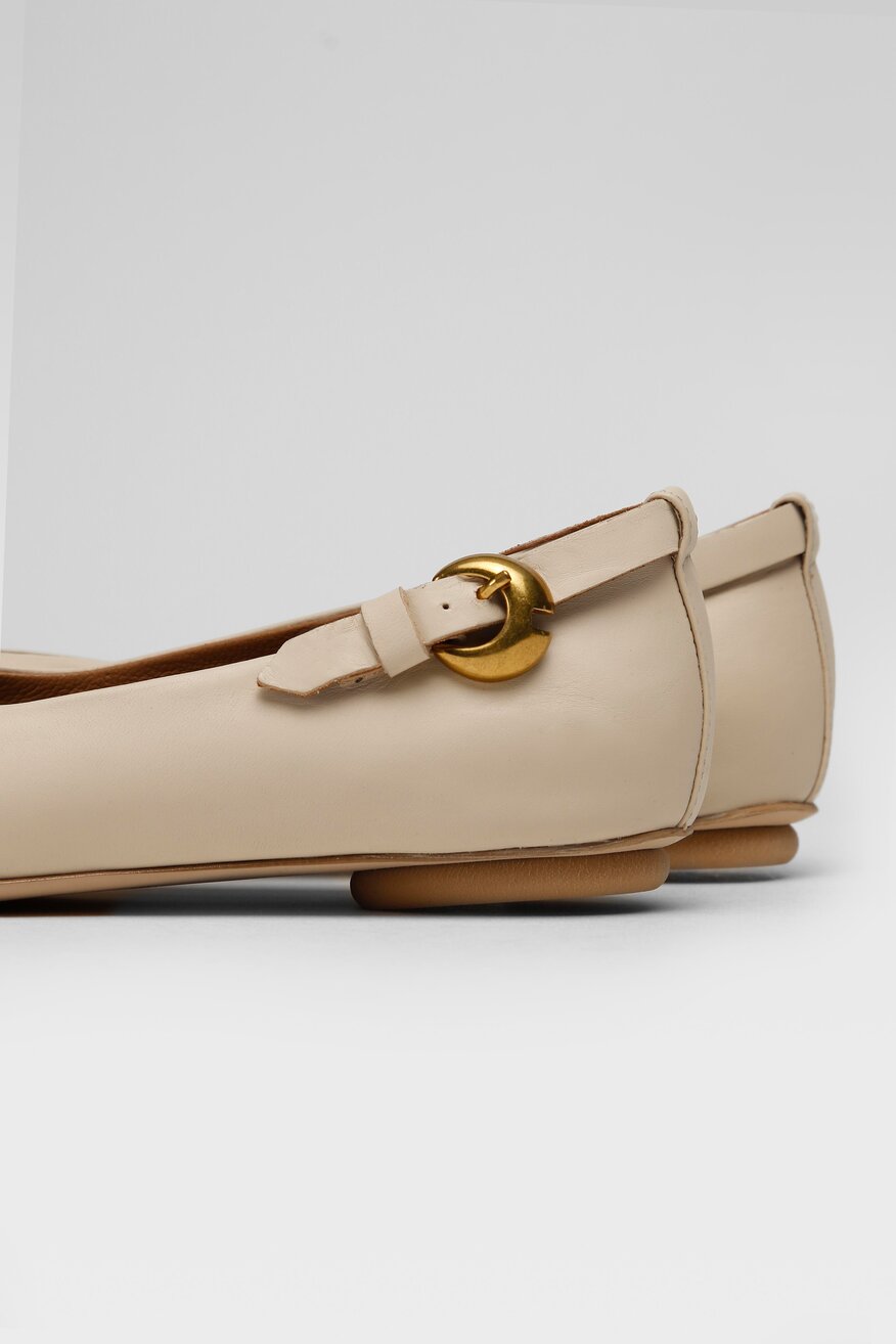 
                Gino Rossi - Baleriny skórzane z klamrą - 5904248487935