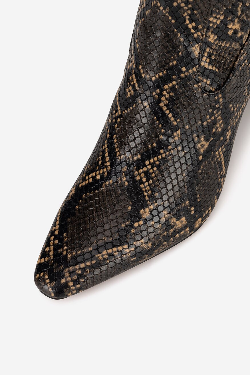 
                Csizma NINE WEST SÖTÉTBÉZS - 5905588897323