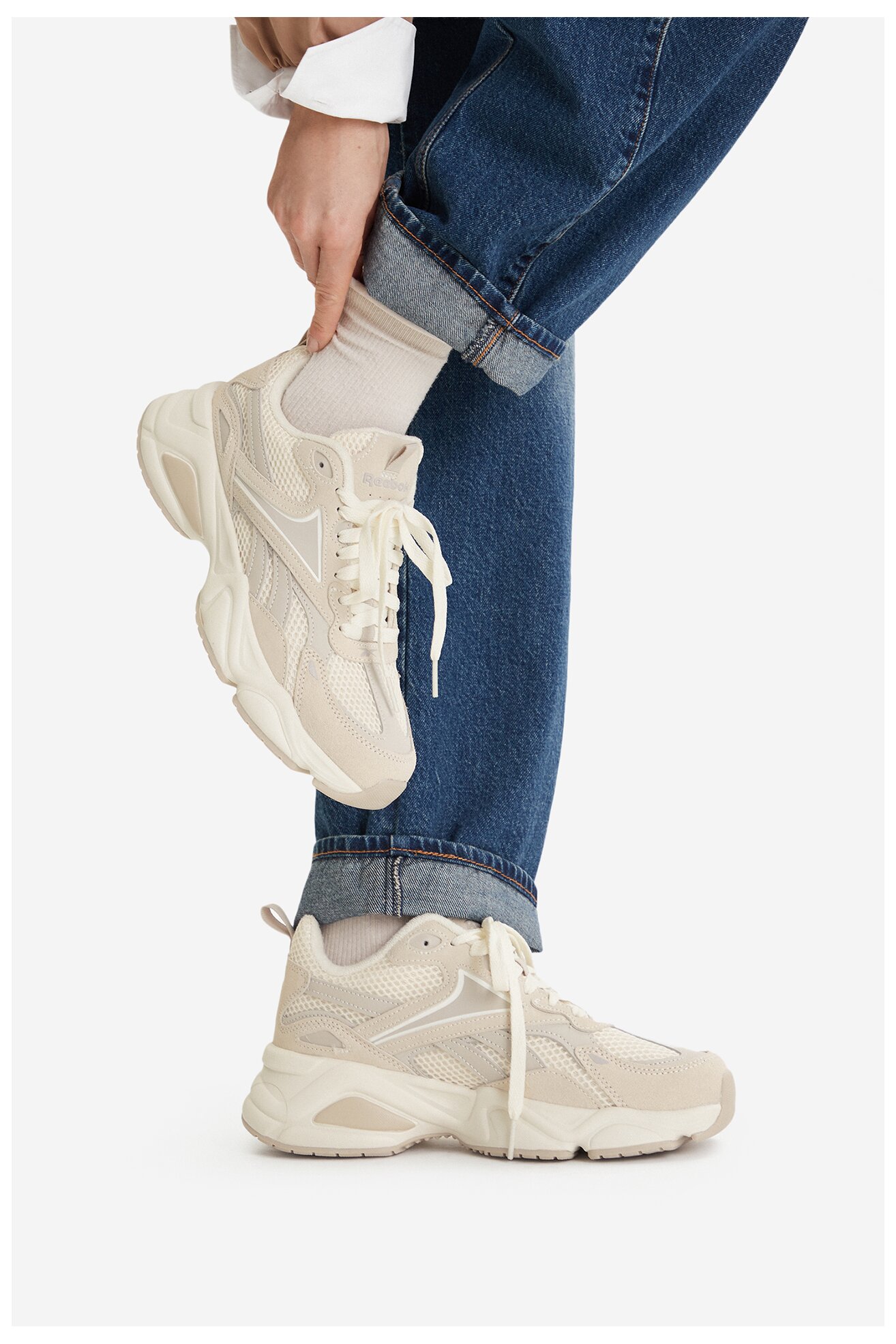 Obuwie sportowe Reebok CEO-CHARGE AR30246W-CCC Beżowy