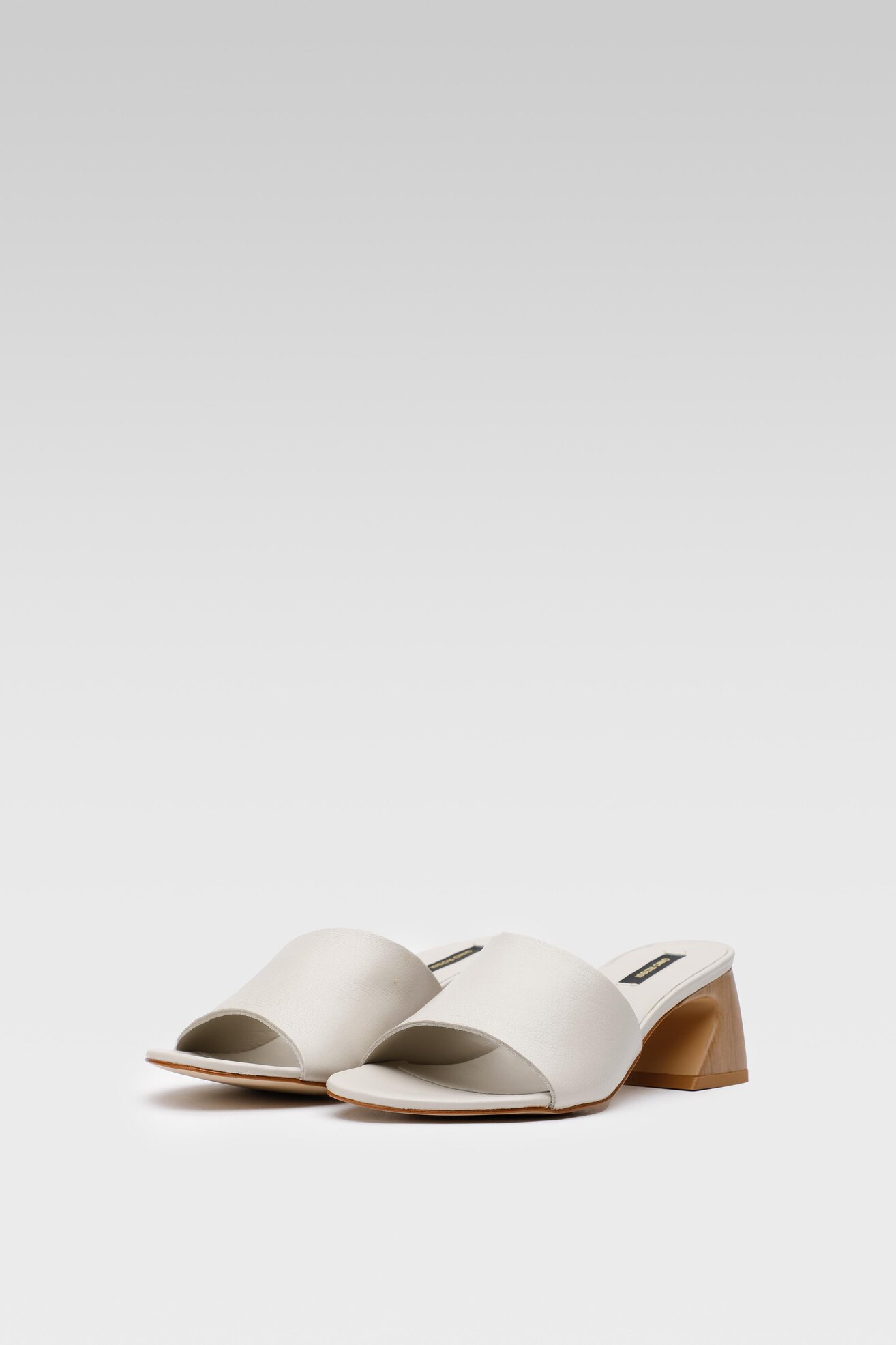 Klapki Gino Rossi U689 Biały