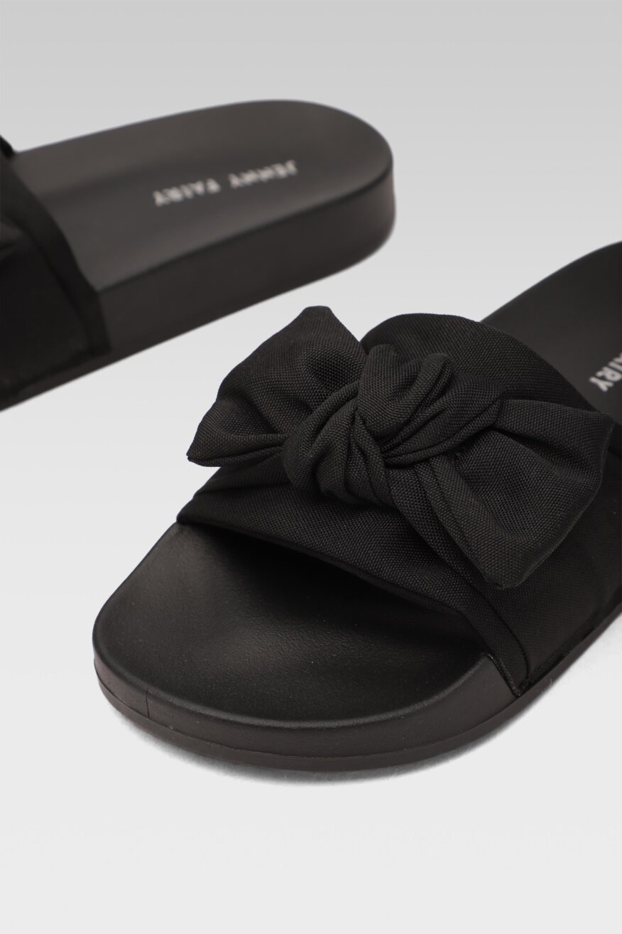 
                Jenny Fairy - Klapki czarne - 5903698659800