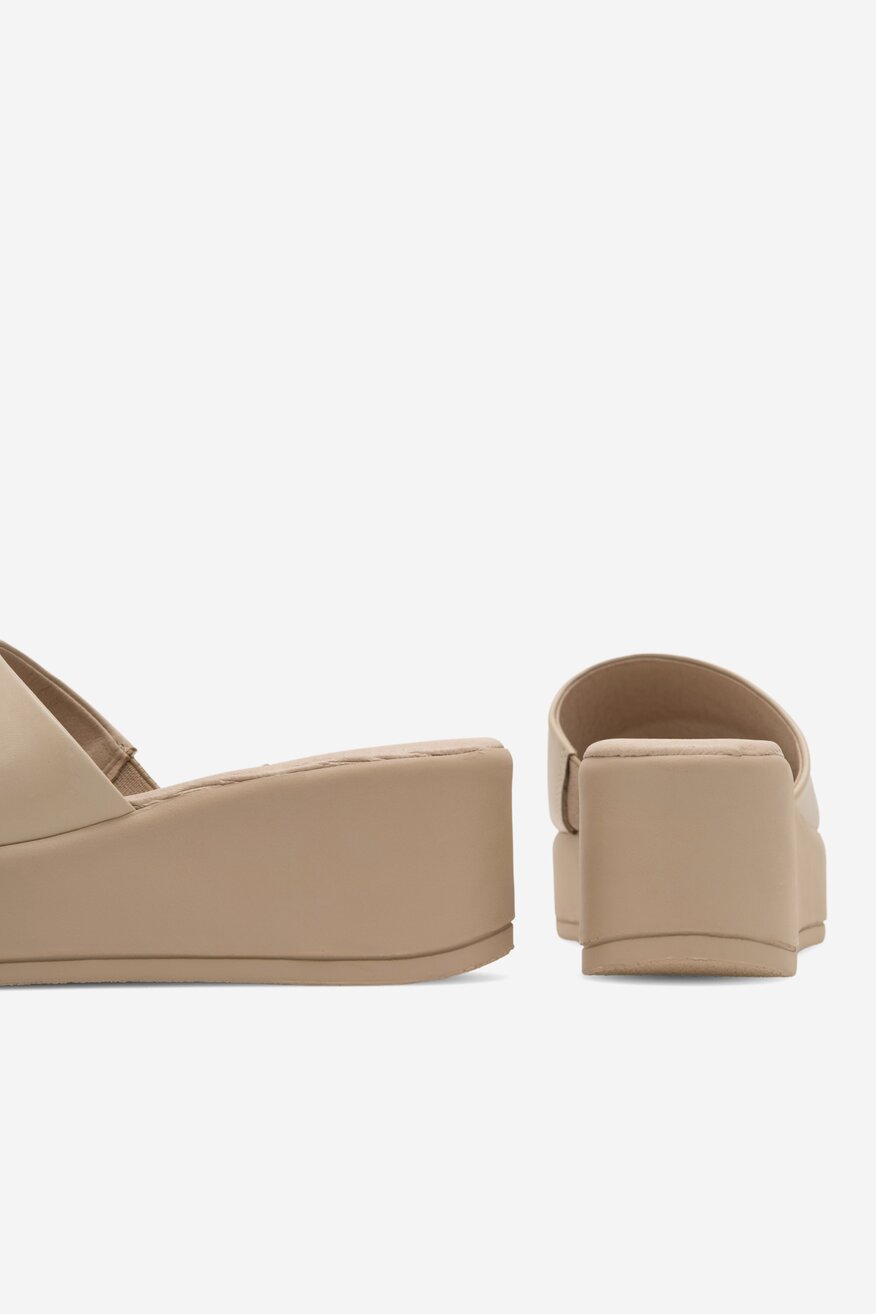 
                Шльопанець Lasocki БЕЖЕВИЙ - 5904862857015