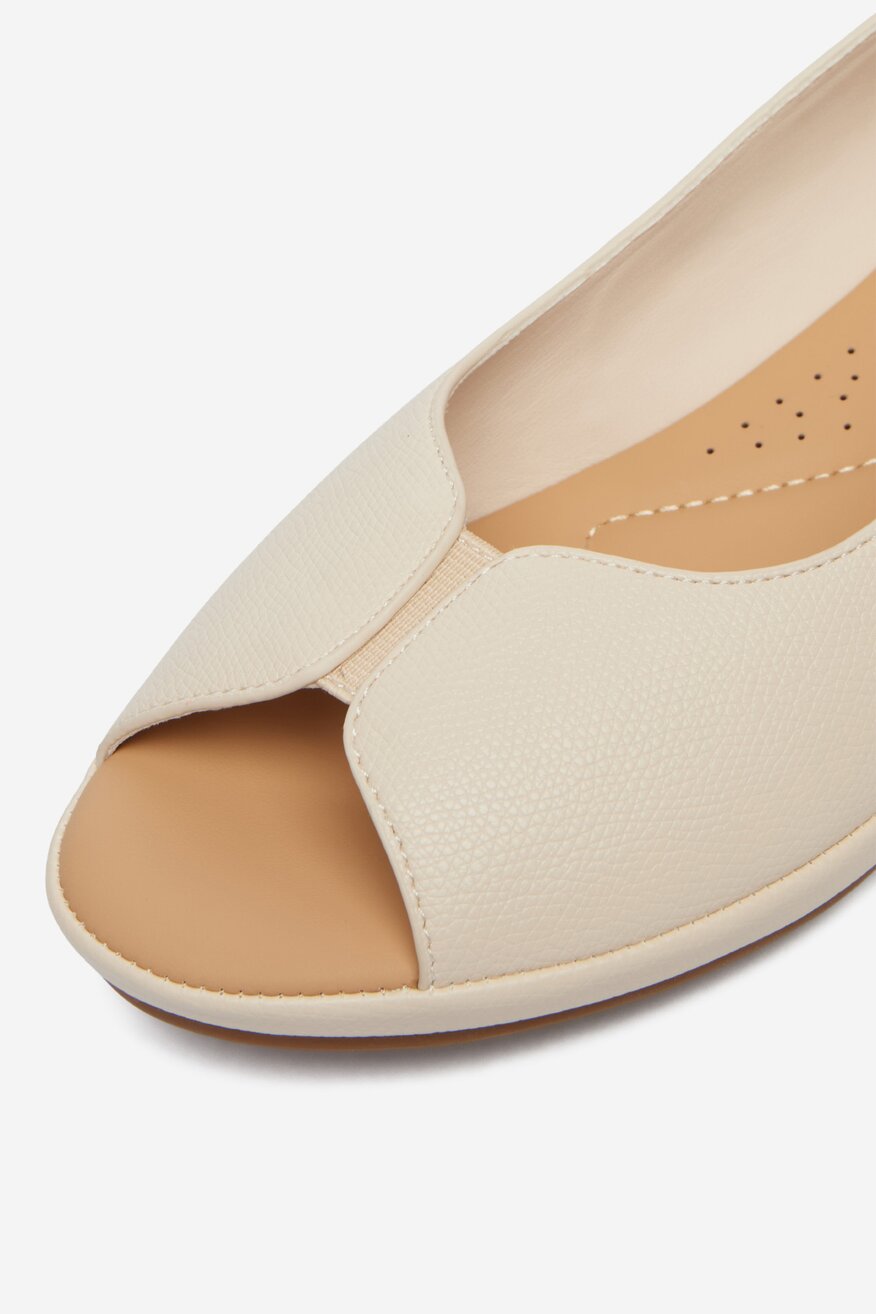 
                Сандалі Go Soft КРЕМОВИЙ - 5907964009115