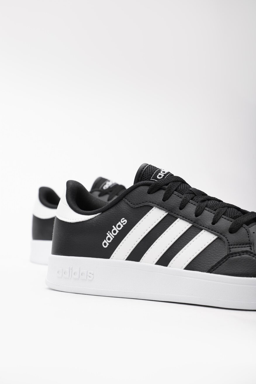 
                Sportska obuća ADIDAS CRNA - 5903698260211